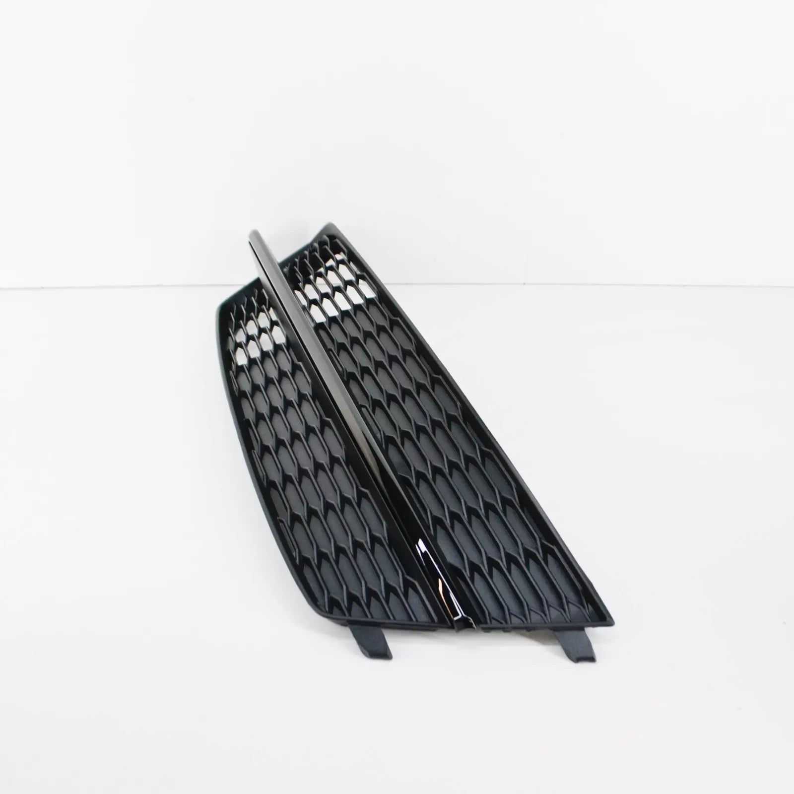 NEW AUDI A6 C7 FRONT BUMPER RIGHT AIR GUIDE GRILLE 4G0807648BBMT ORIGINAL