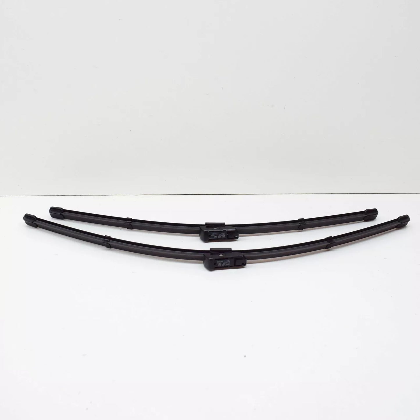 NEW AUDI A4 B9 FRONT AERODYNAMIC WIPER BLADE SET LHD 8W1998002