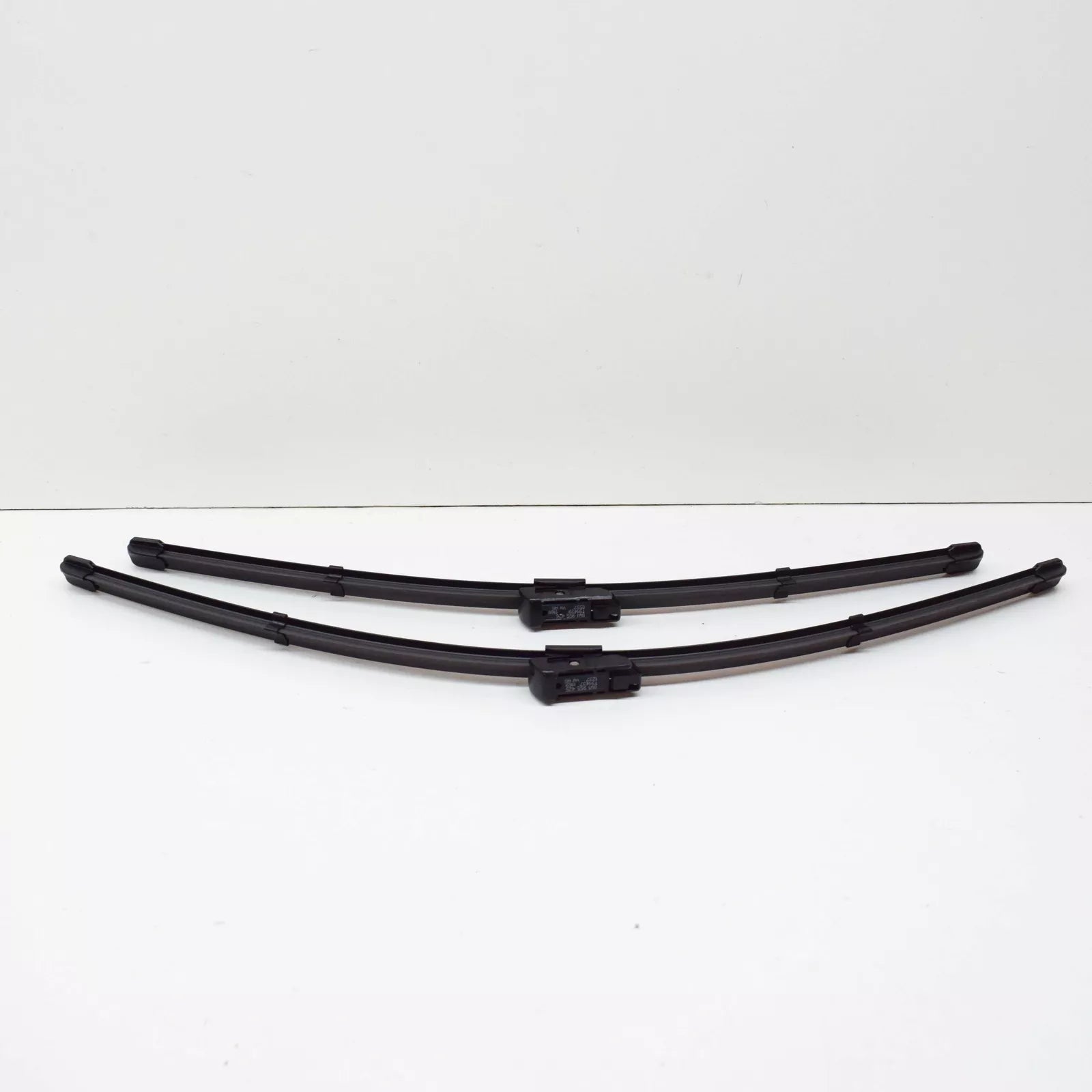 NEW AUDI A4 B9 FRONT AERODYNAMIC WIPER BLADE SET LHD 8W1998002