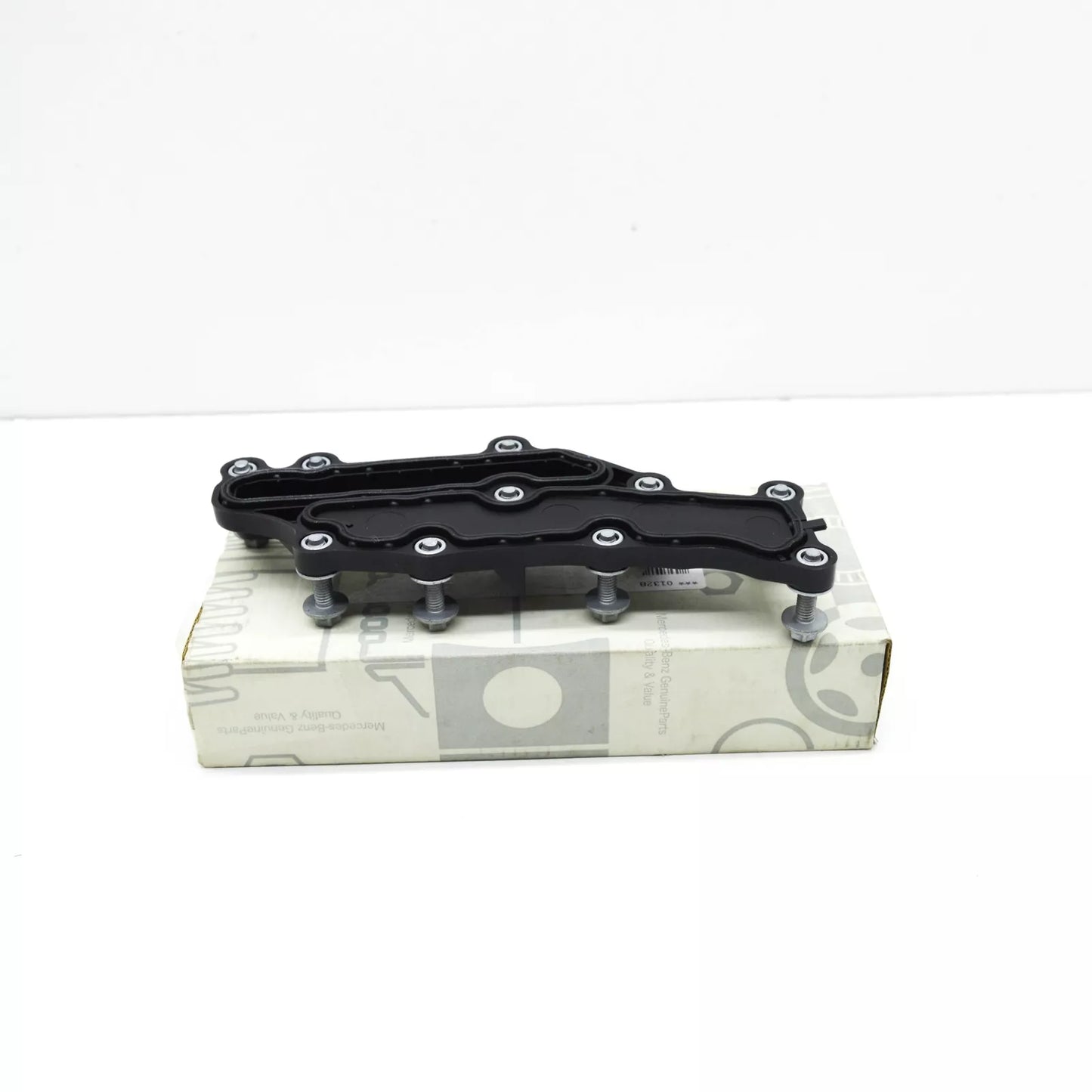 NEW MERCEDES-BENZ S W222 CRANKCASE VENTILATION COVER A2560112200 ORIGINAL