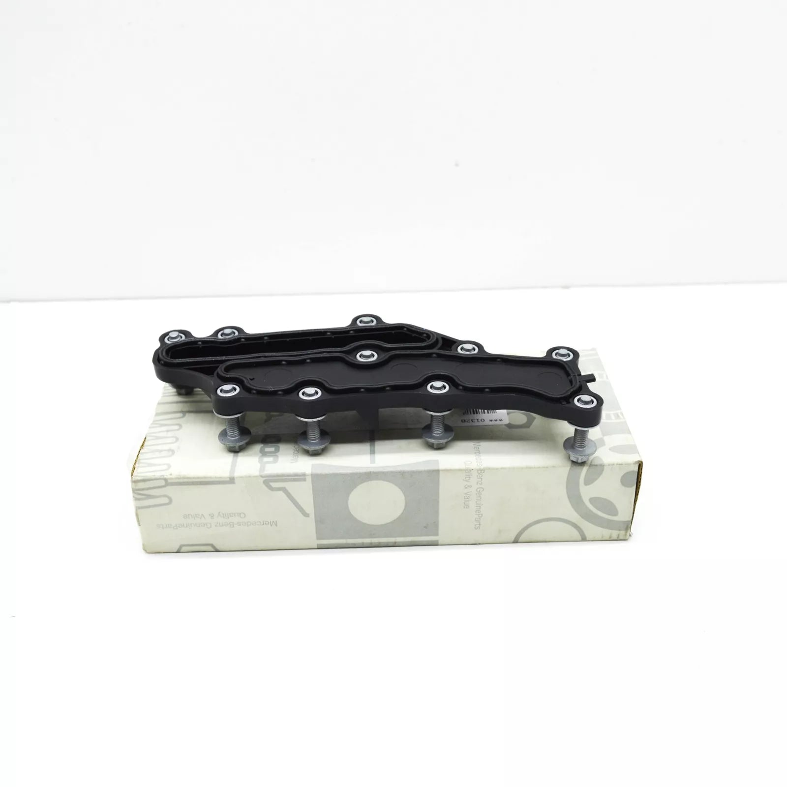 NEW MERCEDES-BENZ S W222 CRANKCASE VENTILATION COVER A2560112200 ORIGINAL