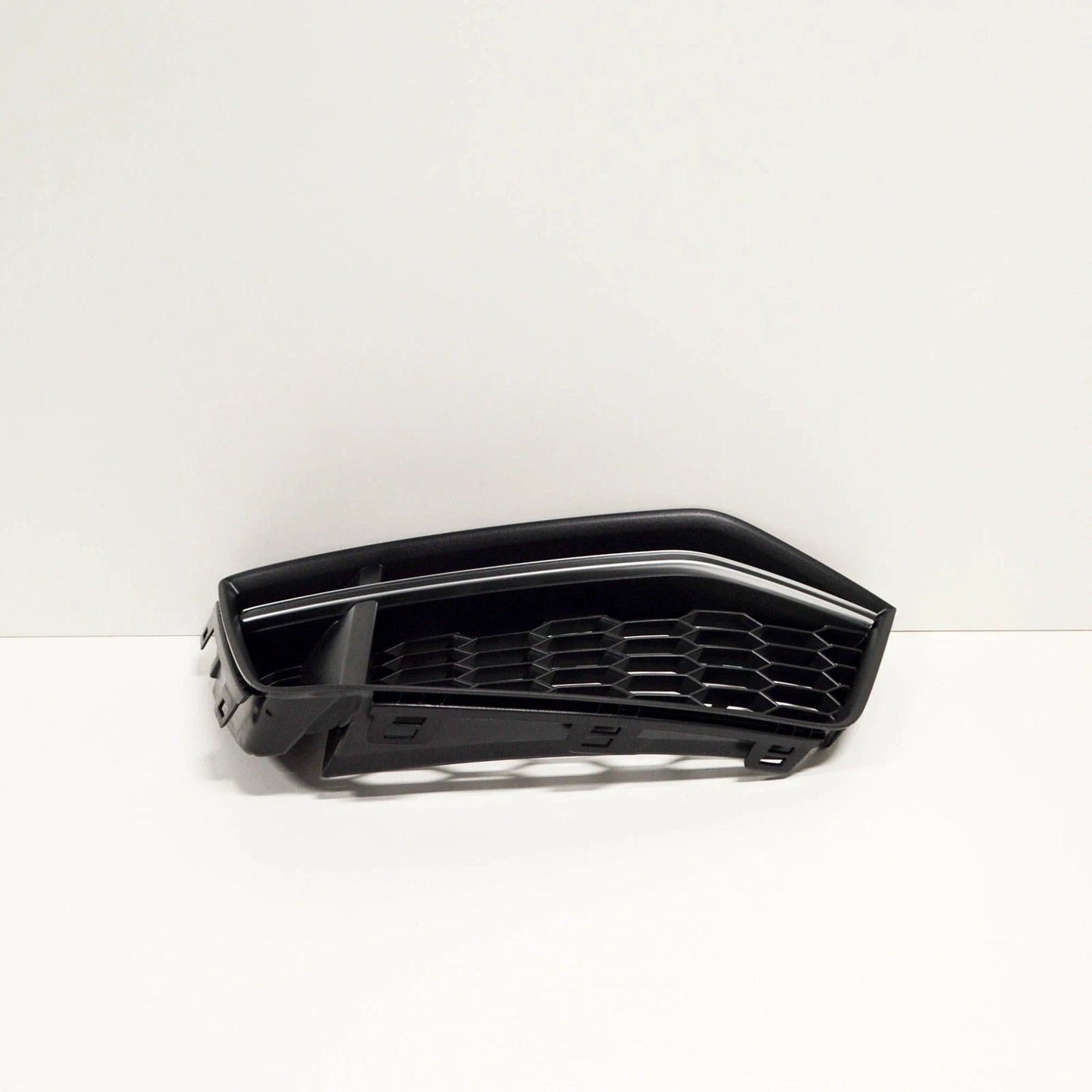 NEW AUDI TT FV FRONT BUMPER LEFT GRILLE 8S0807681A3Q7