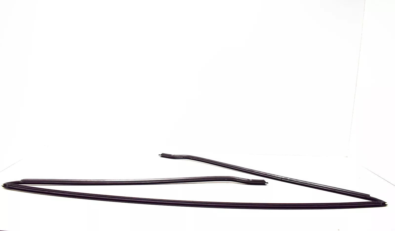 NEW BMW 5 E39 WINDSCREEN UPPER MOULDING TRIM 51318172745 8172745 ORIGINAL