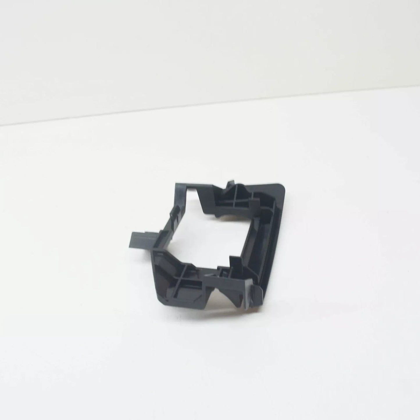 NEW AUDI Q7 REAR LEFT LANE CHANGE ASSIST BRACKET 80A907907B 2017 ORIGINAL