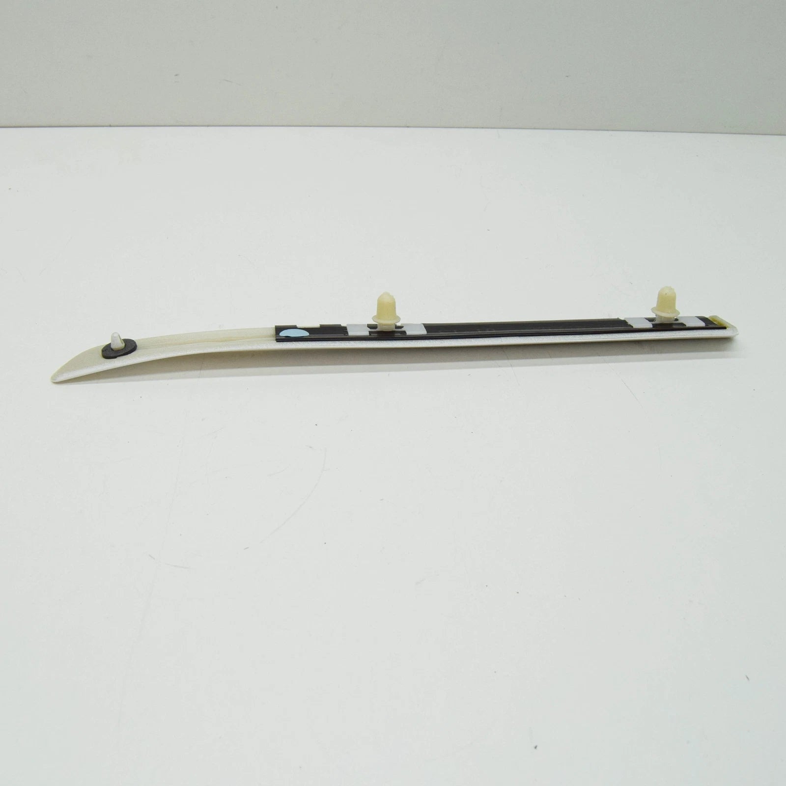 NEW BMW E46 CABRIO COUPE FENDER MOLDING LEFT FRONT 7001041 51137001041 ORIGINAL