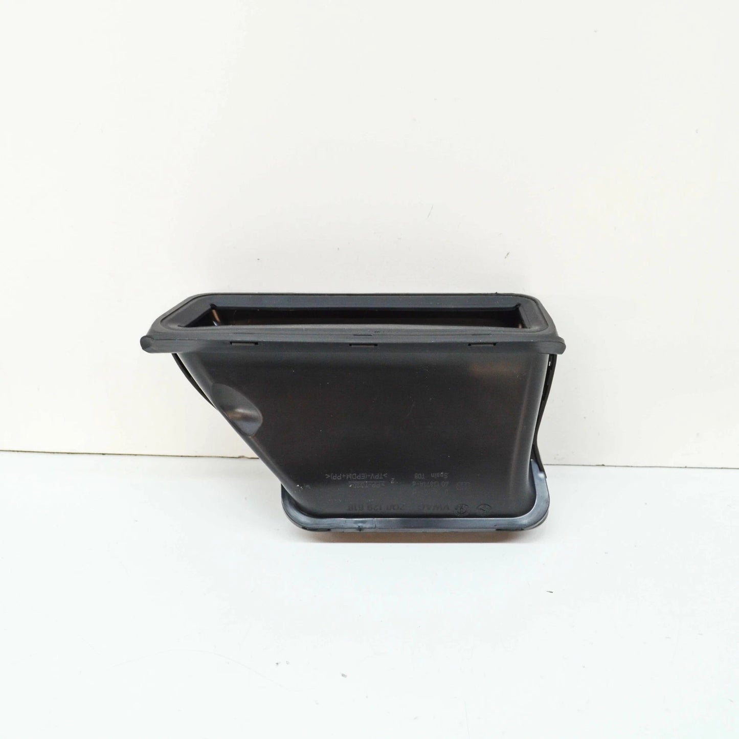 NEW VOLKSWAGEN POLO AW AIR INTAKE DUCT GUIDE 2Q0129618 ORIGINAL