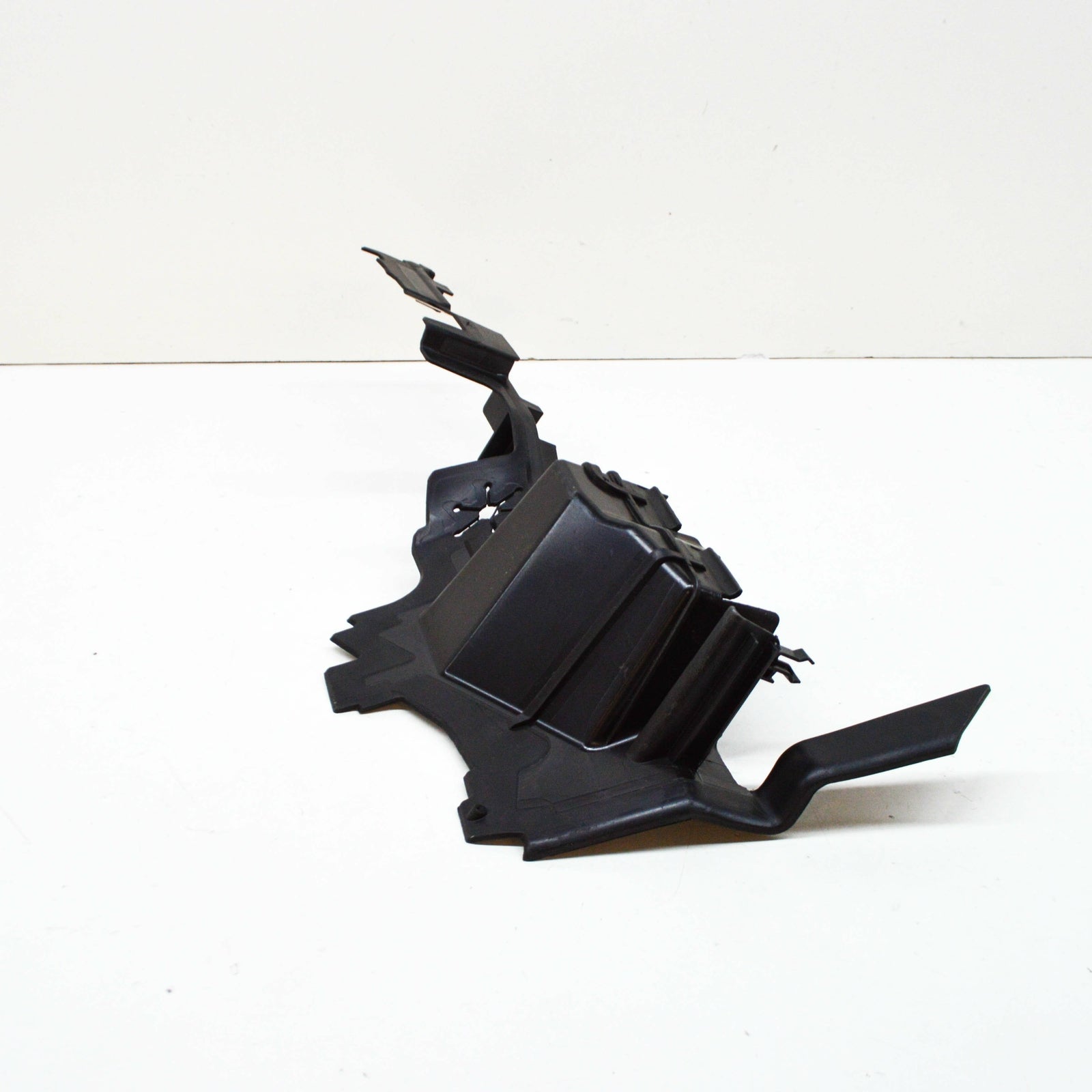 NEW VOLKSWAGEN POLO AW 6R RIGHT RADIATOR AIR DUCT 2G0121284A ORIGINAL