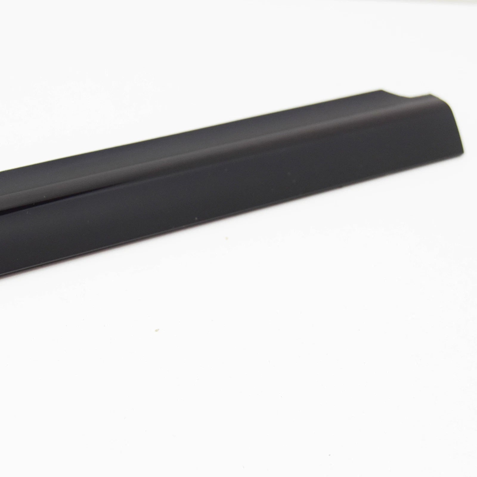 NEW MB E W212 FRONT RIGHT DOOR WINDOW OUTER SEALING RAIL A2127250465 ORIGINAL