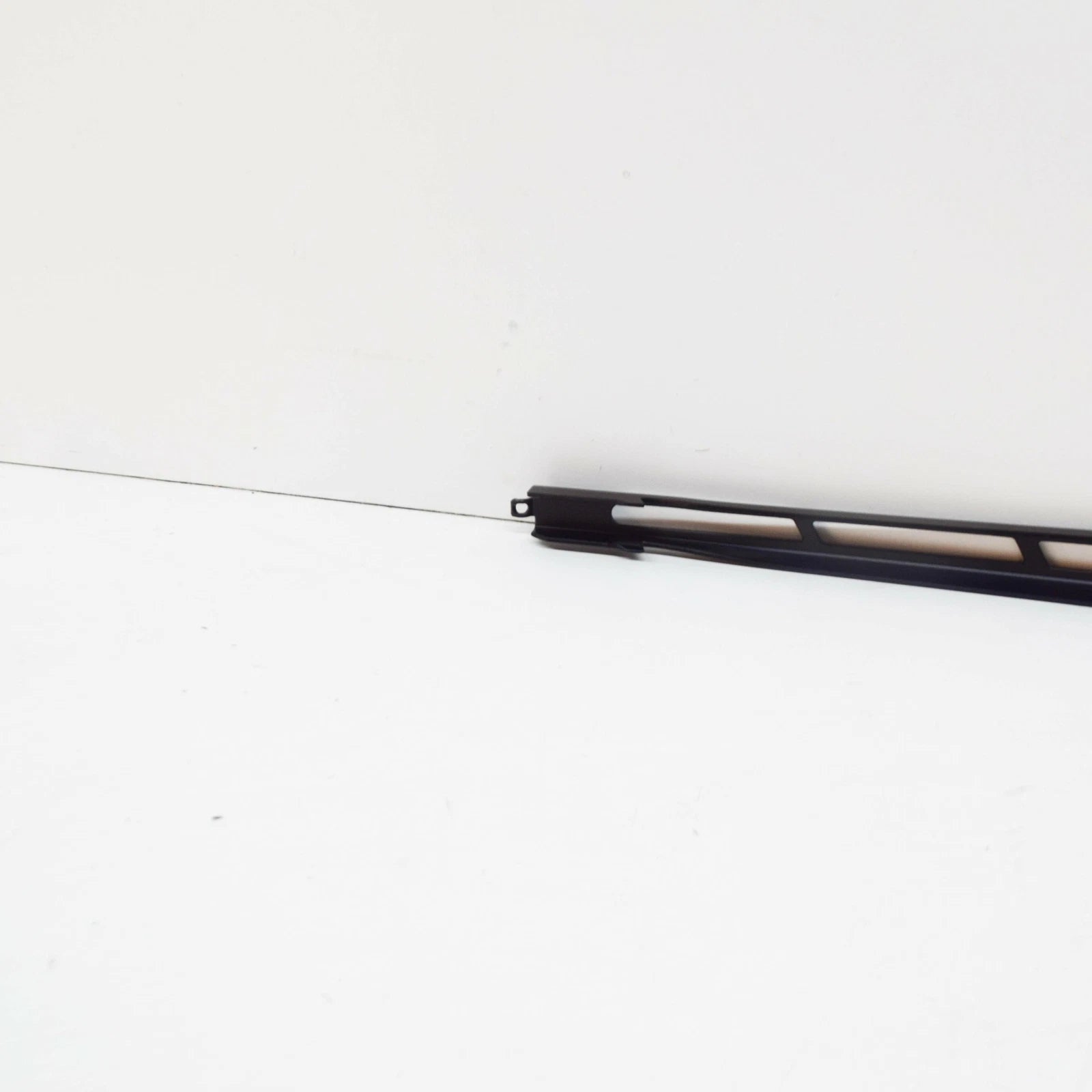 NEW AUDI Q7 4L FRONT WINDOW RIGHT WIPER ARM RHD 4L2955408A1P9