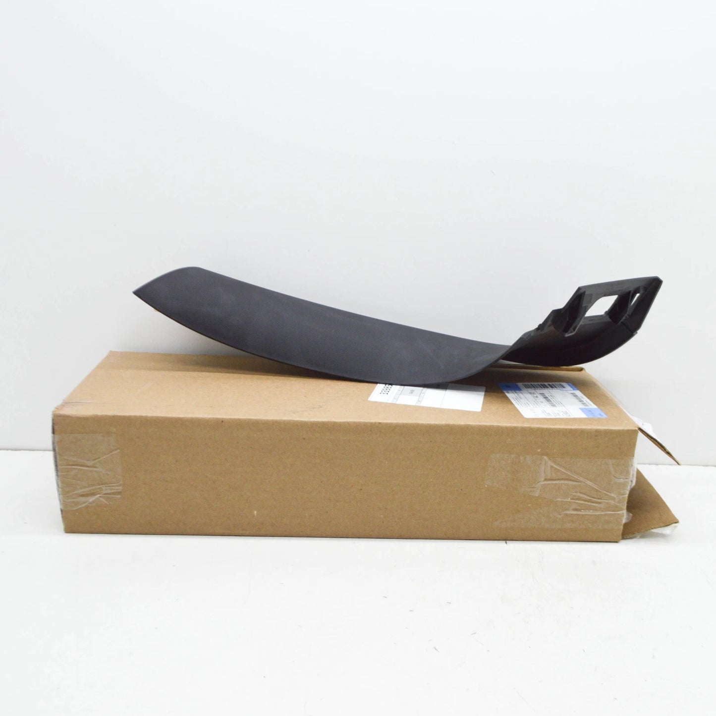 NEW BMW X5 G05 CENTRE RIGHT TAILGATE PANEL TRIM 51497442972 ORIGINAL