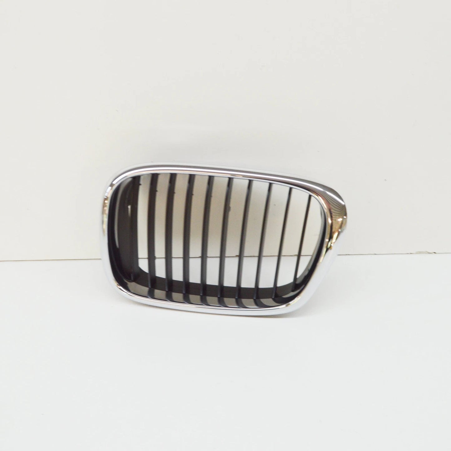 NEW BMW E39 SEDAN FRONT RADIATOR KIDNEY BLACK GRILLE LEFT 7005837 51137005837