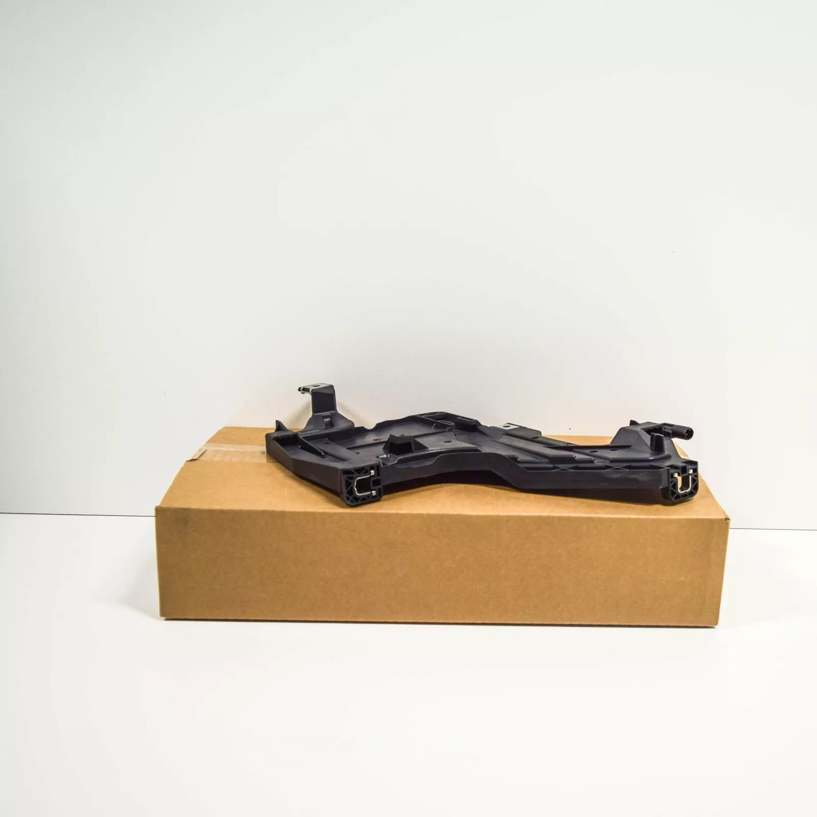 NEW AUDI A4 B8 RIGHT HEADLIGHT BRACKET 8K0941454 2010