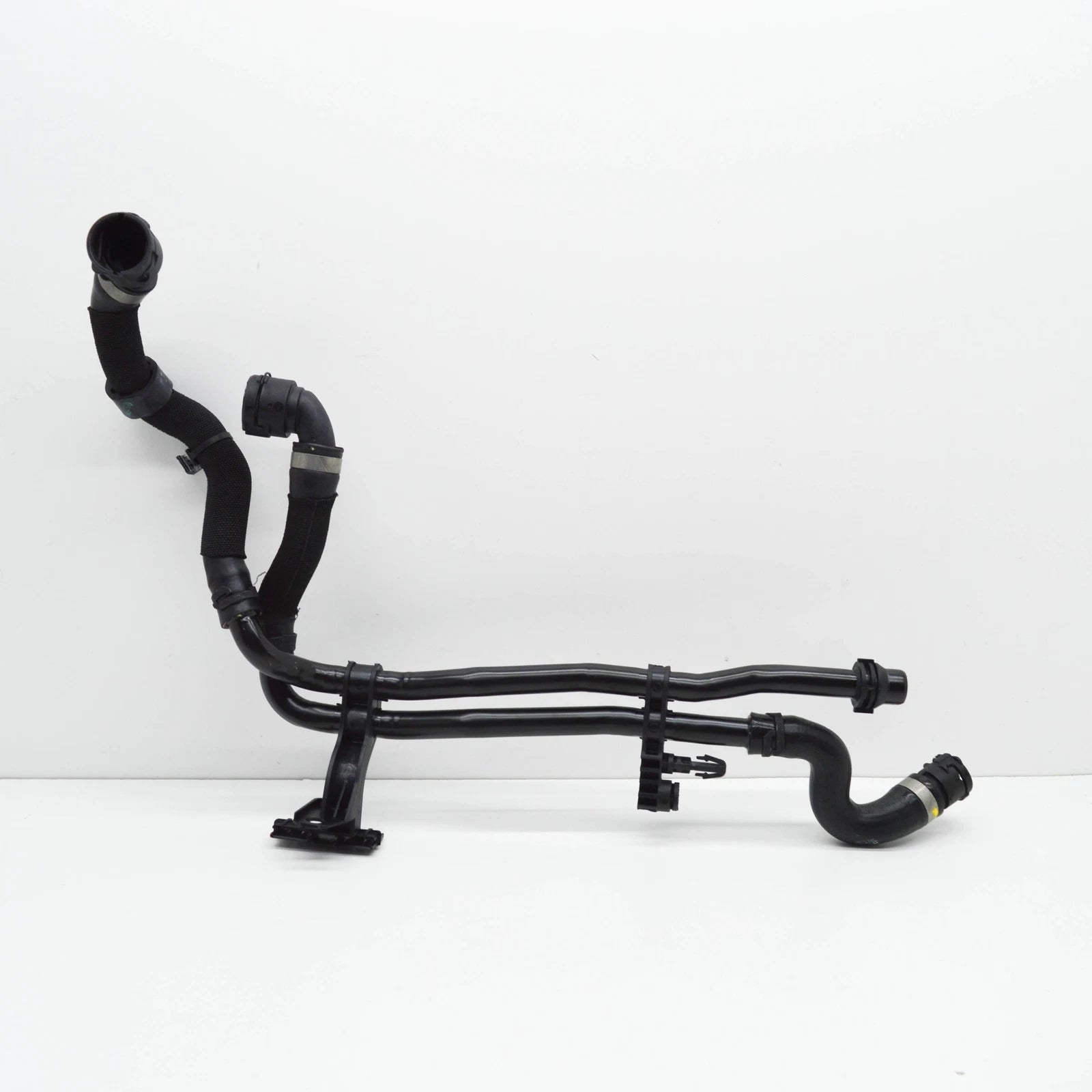 NEW MB CLA COUPE C118 RIGHT SIDE WATER RADIATOR HOSE A1775017501