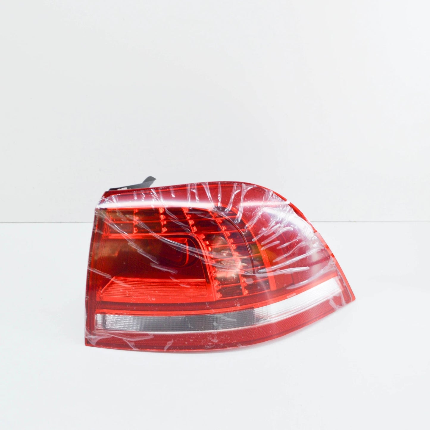 NEW VOLKSWAGEN TOUAREG 7P REAR RIGHT LED OUTER TAIL LIGHT 7P6945208 ORIGINAL