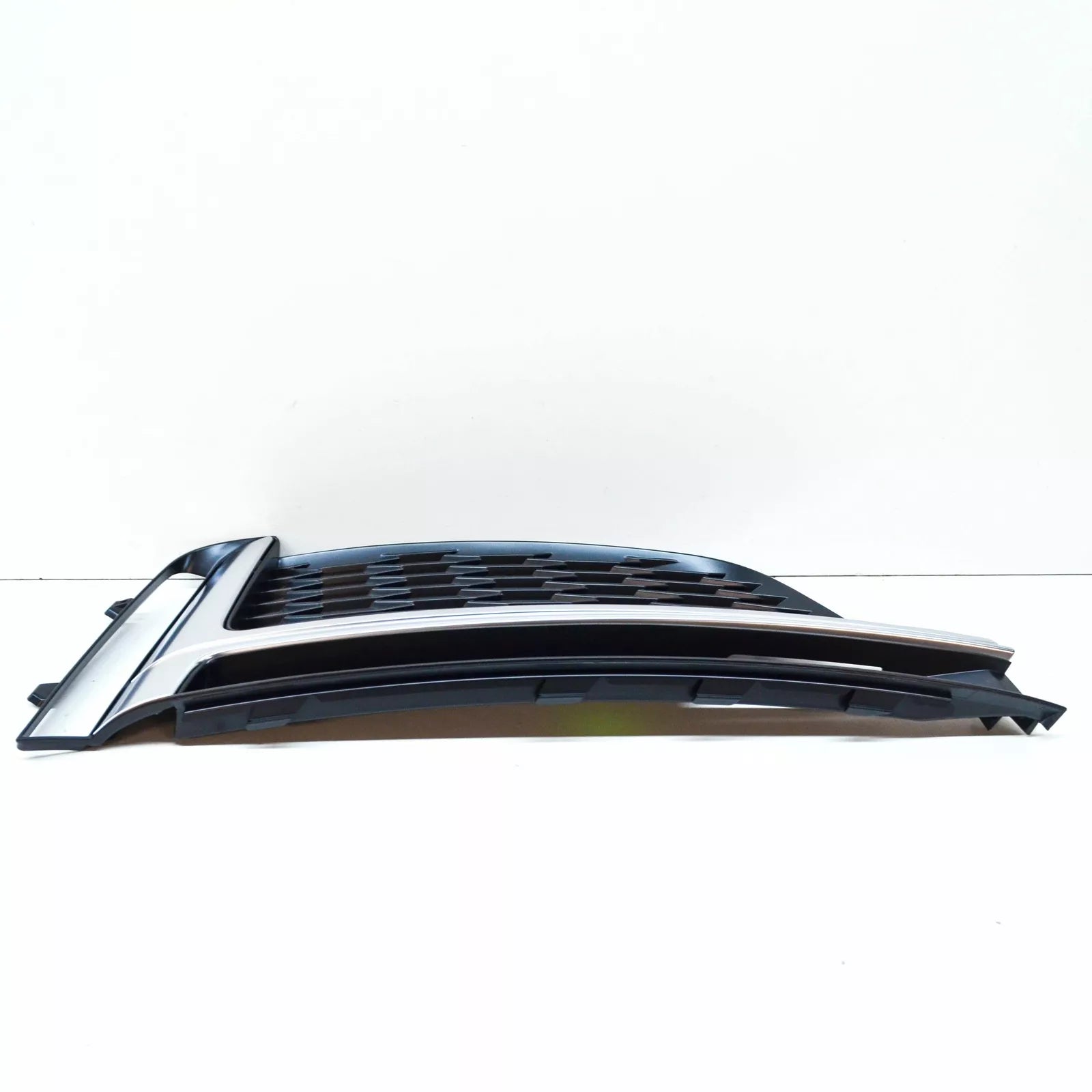 NEW AUDI A5 8W6 FRONT RIGHT AIR GUIDE GRILLE 8W6807682KRU6