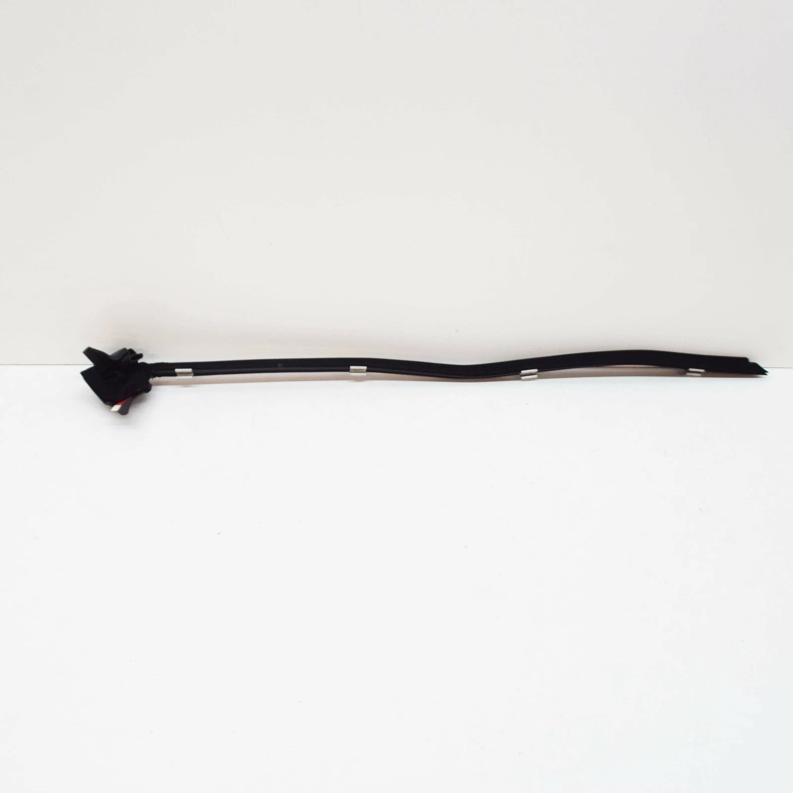 NEW MB CL C215 REAR RIGHT SIDE WINDOW OUTSIDE SEALING RAIL A2156700438