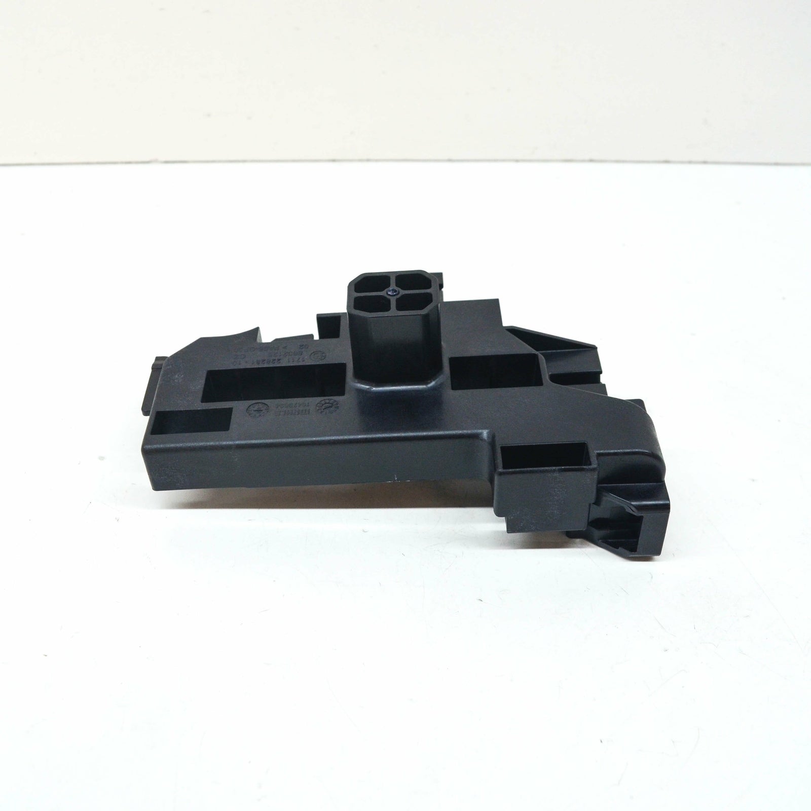 new bmw 7 g11 radiator lower right holder mount 17118632126 original