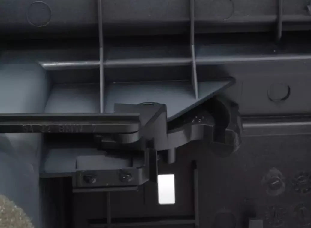 NEW BMW 3 COMPACT E36 UPPER DASH VENT COVER 64228391650 8391650 ORIGINAL