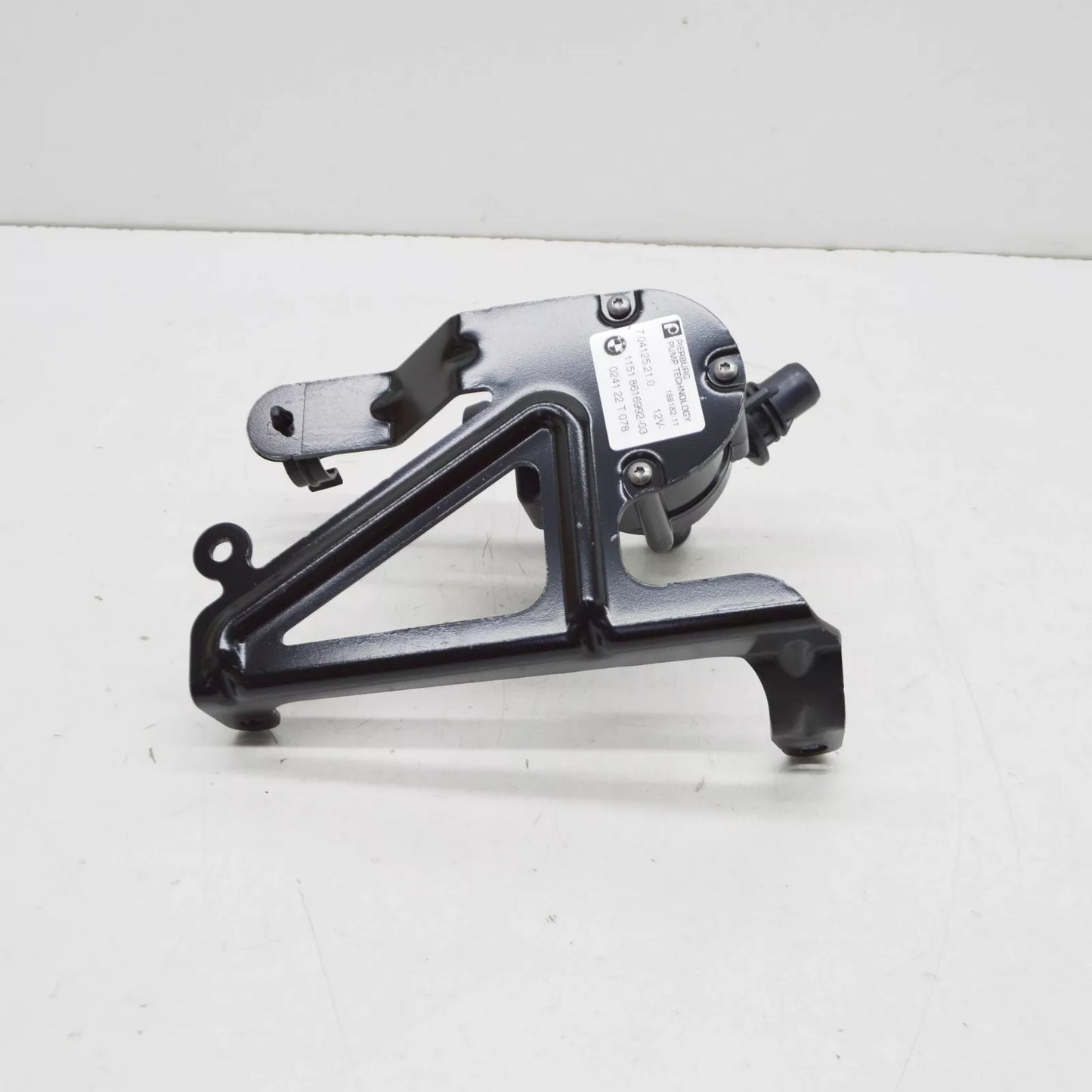 NEW BMW 1 F20 ADDITIONAL WATER PUMP 11515A36585 ORIGINAL