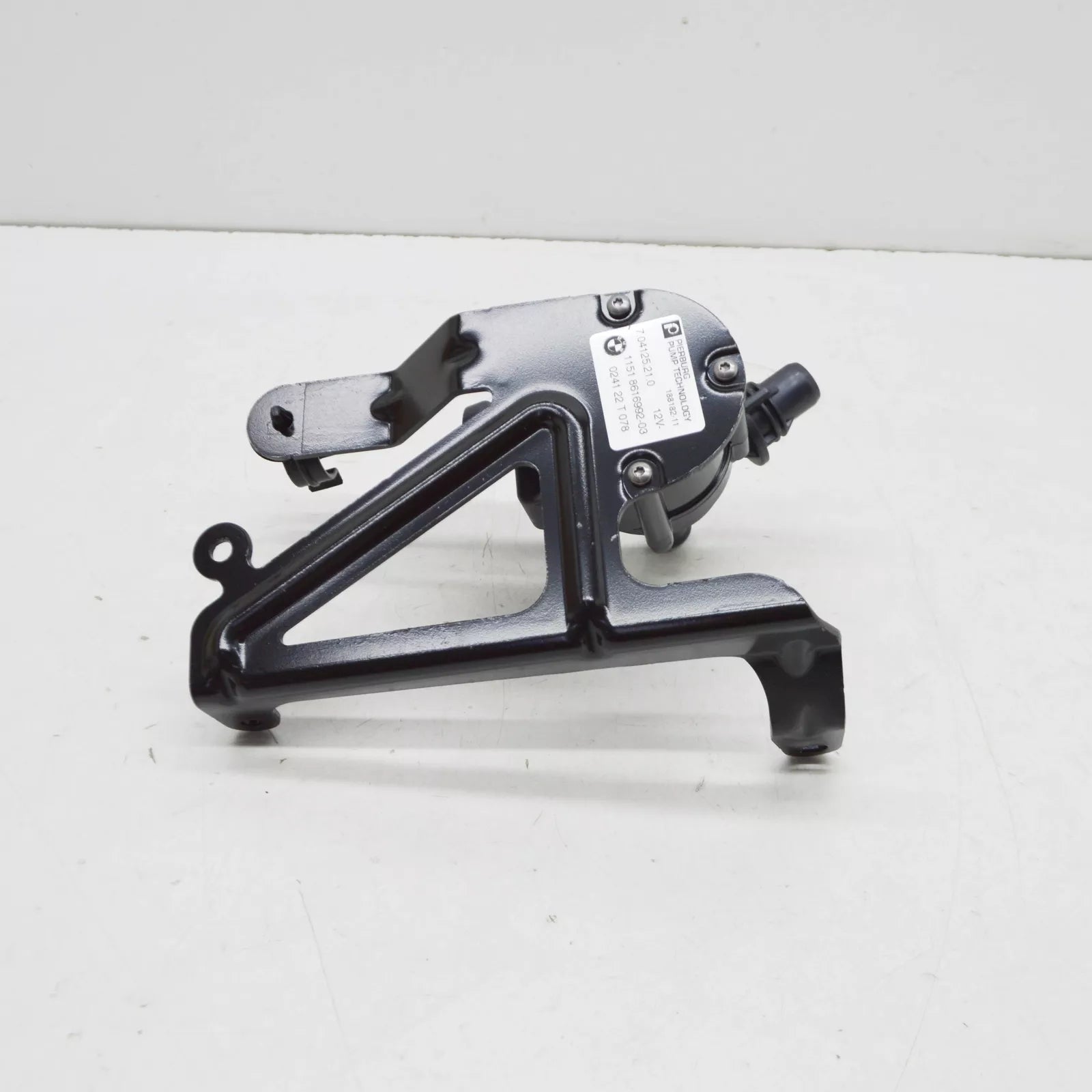 NEW BMW 1 F20 ADDITIONAL WATER PUMP 11515A36585 ORIGINAL