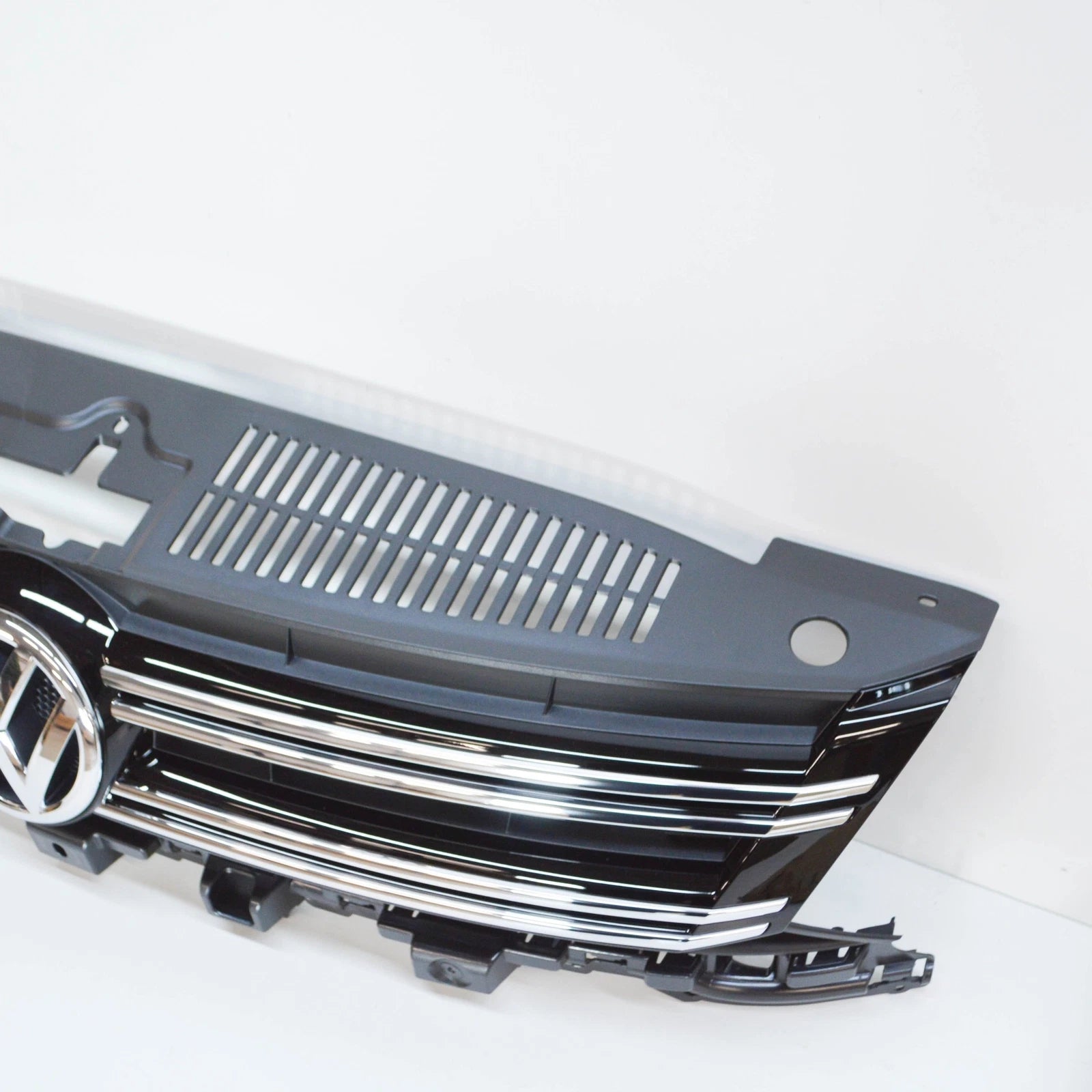 NEW VW TIGUAN 5N FRONT RADIATOR GRILLE 5N0853651J9B9 ORIGINAL