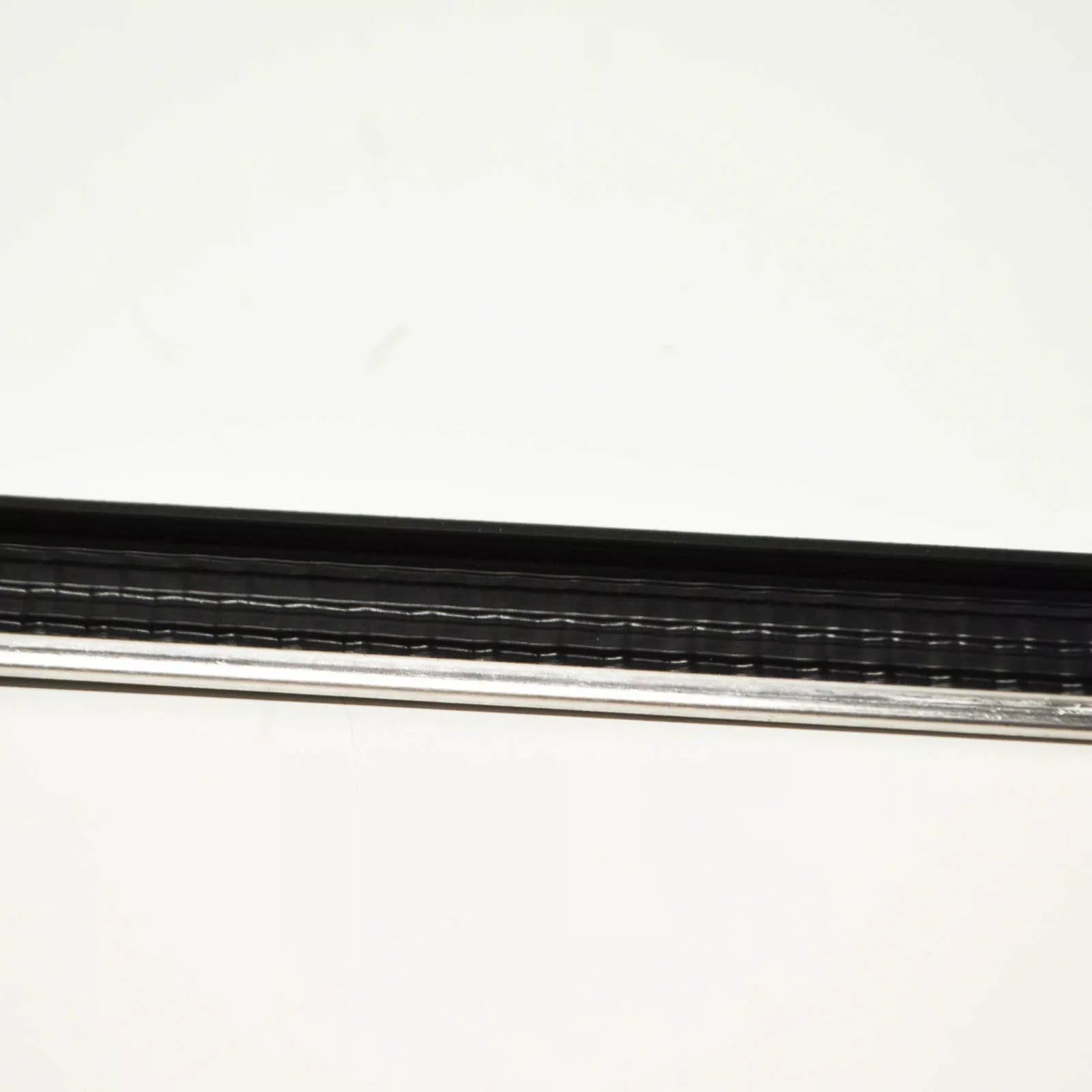 NEW MERCEDES-BENZ G W463 FRONT DOOR WINDOW SEALING RAIL A4637250765