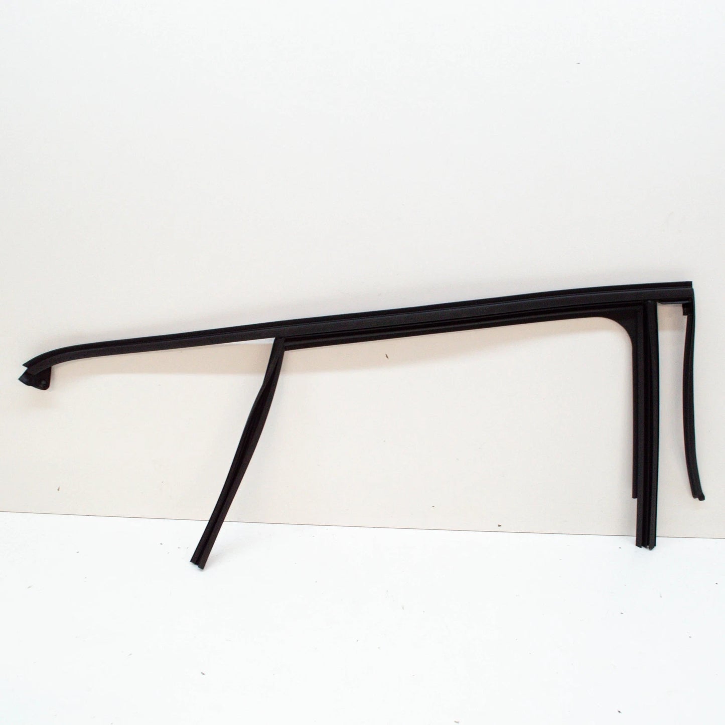 NEW MERCEDES-BENZ A W176 REAR RIGHT DOOR WINDOW GUIDE RAIL A1767351200