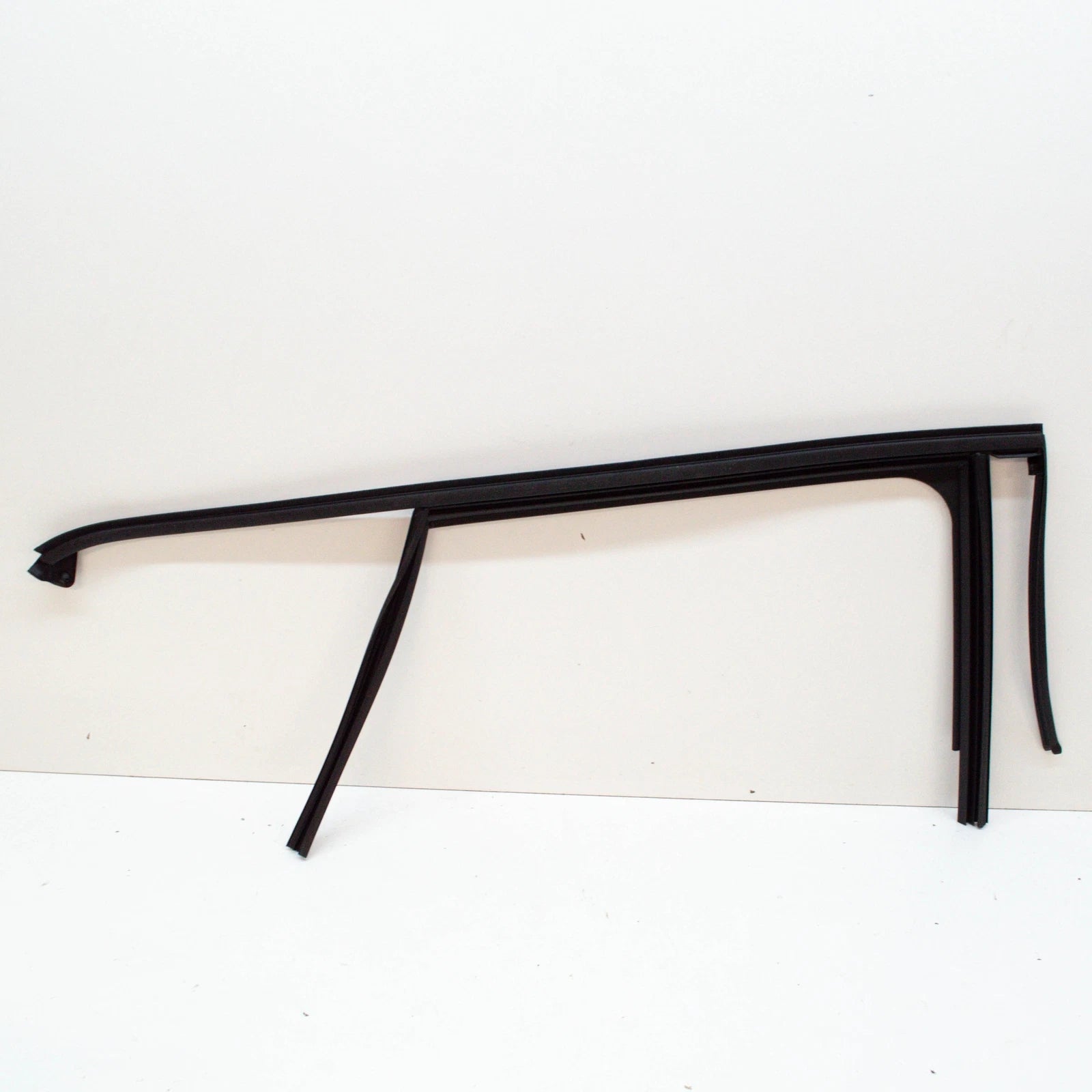 NEW MERCEDES-BENZ A W176 REAR RIGHT DOOR WINDOW GUIDE RAIL A1767351200