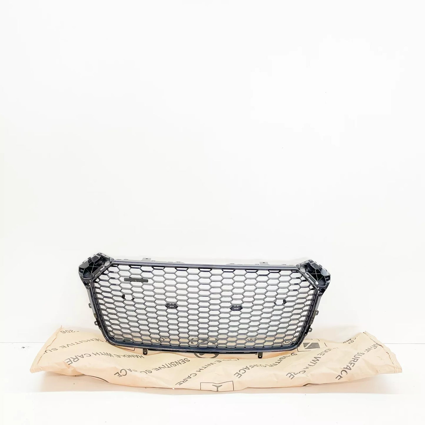 NEW AUDI R8 4S FRONT BUMPER RADIATOR GRILLE 4S0853651GRN4 ORIGINAL