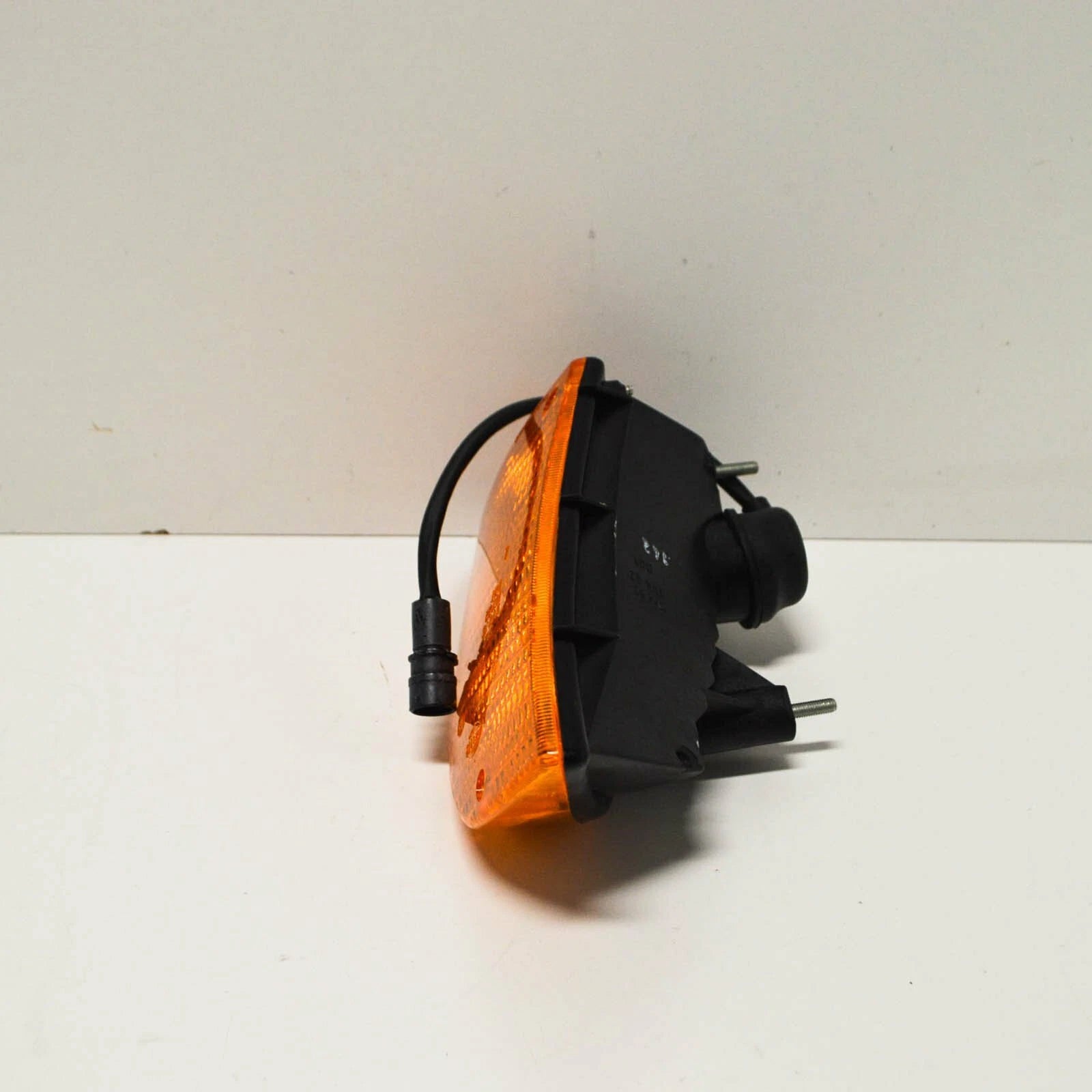 NEW BMW 6 E24 FRONT LEFT FLASHER PARKING POSITIONING LIGHT 63131372367 ORIGINAL