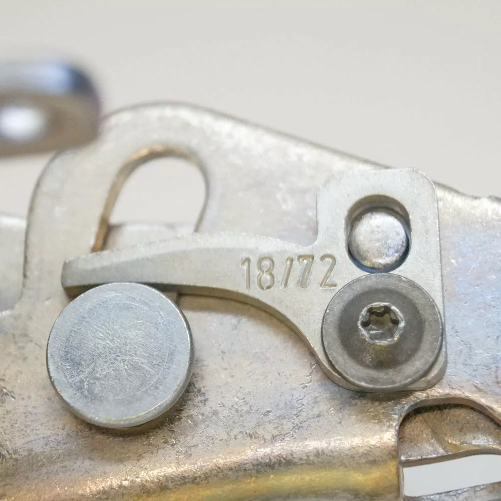 NEW MERCEDES BENZ CLA C117 HOOD BONNET HINGE LEFT SIDE A1178800128