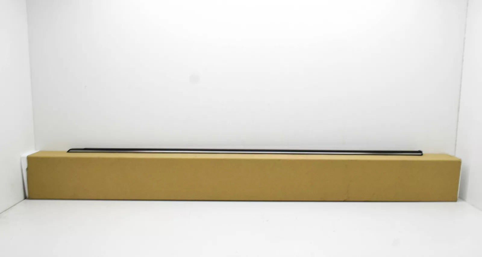 NEW BMW 1502-2002TII FRONT RIGHT DOOR MOLDING 1814688 51131814688 ORIGINAL