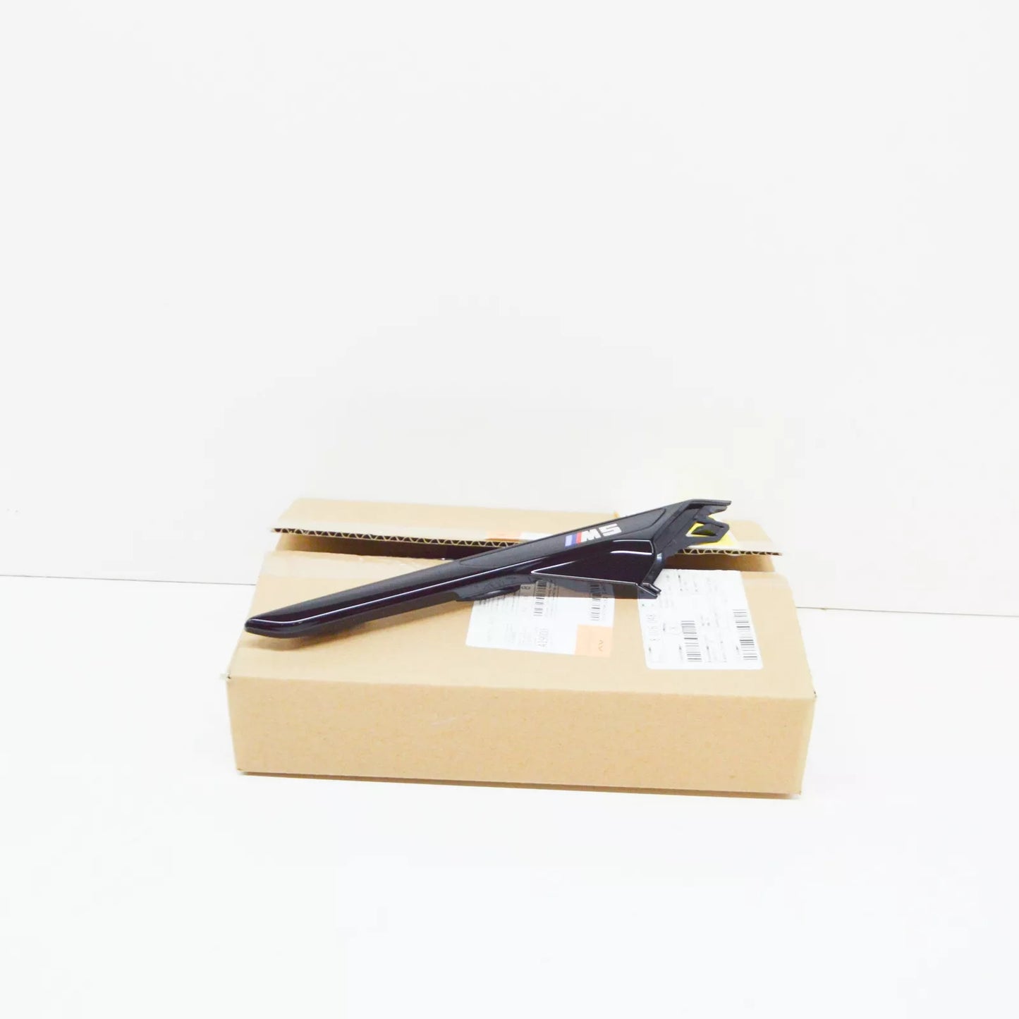 NEW BMW M5 F90 FRONT SIDE PANEL RIGHT AIR DUCT COVER 51138076048 ORIGINAL