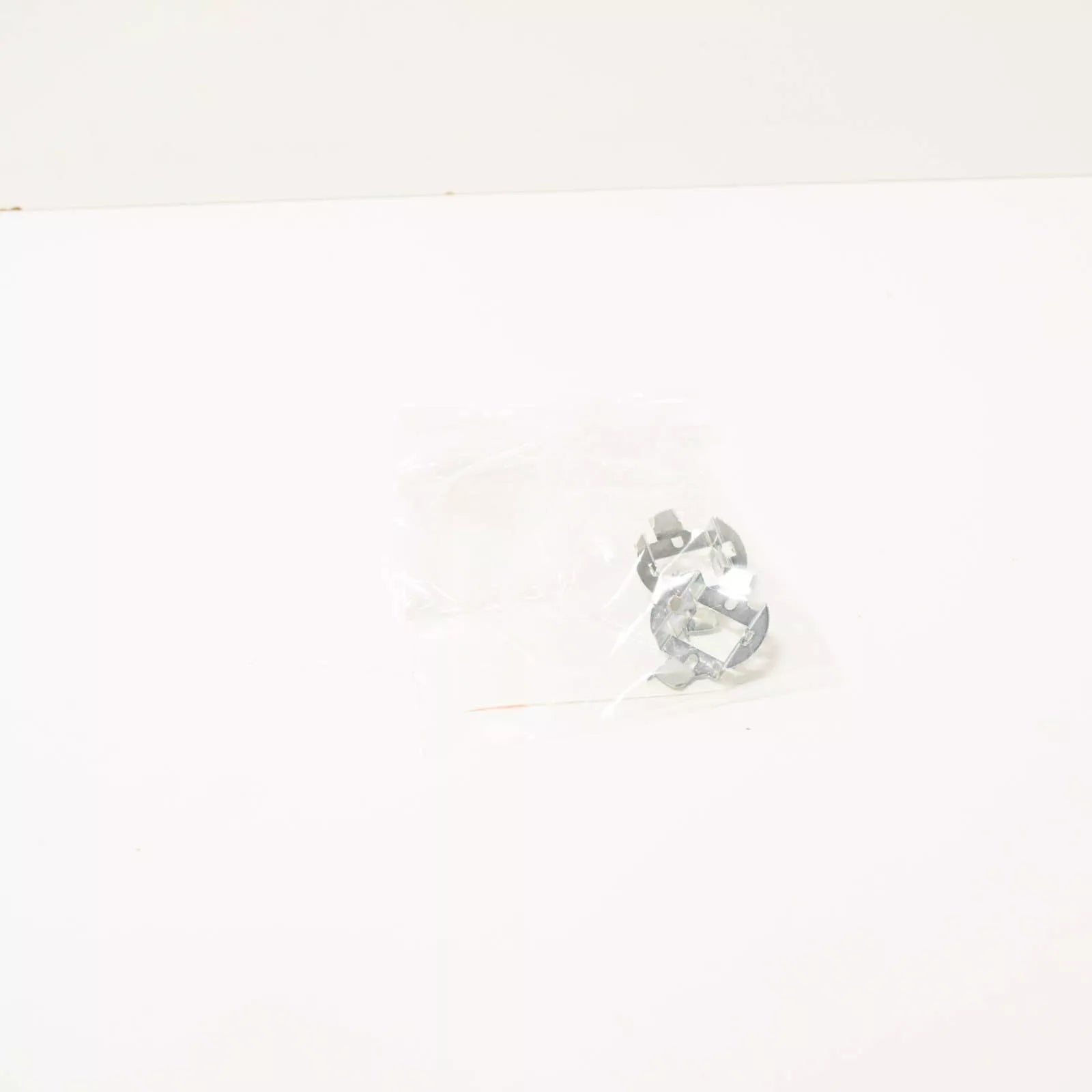 NEW BMW 5 E60 HEADLIGHT BULB RETAINING BRACKETS FOR H7 BULB X2 63117175336