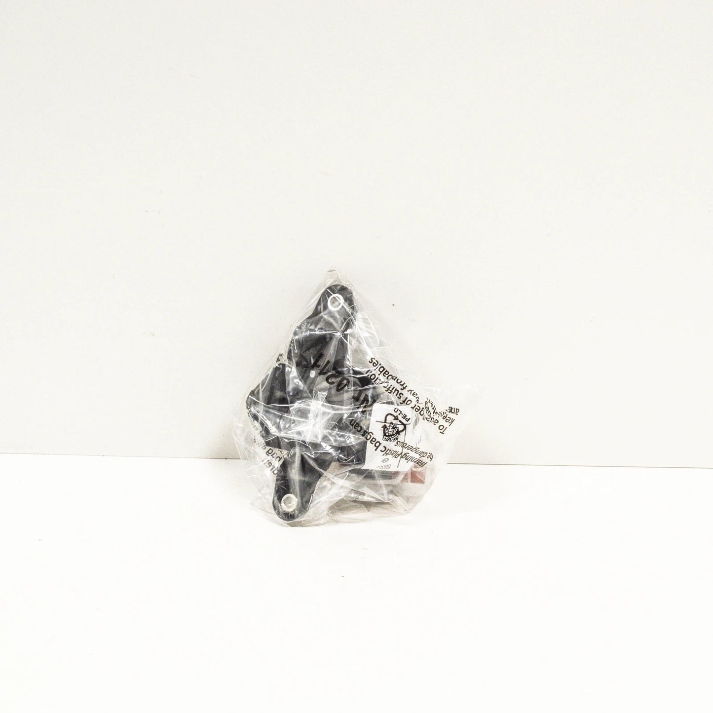 NEW BMW 5 F07 GT ENGINE OIL COOLER LINE BRACKET SUPPORT 17227591711 ORIGINAL