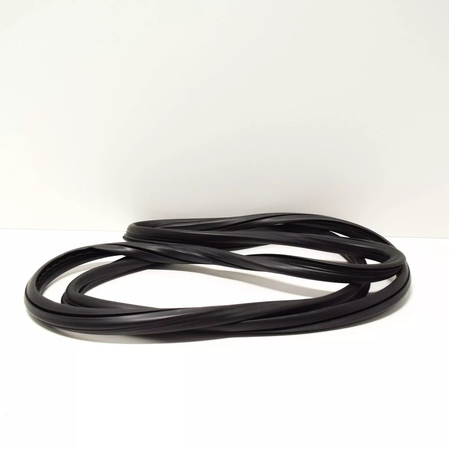 NEW BMW 1502 REAR WINDOW GLASS SEAL 51317440154 7440154 ORIGINAL