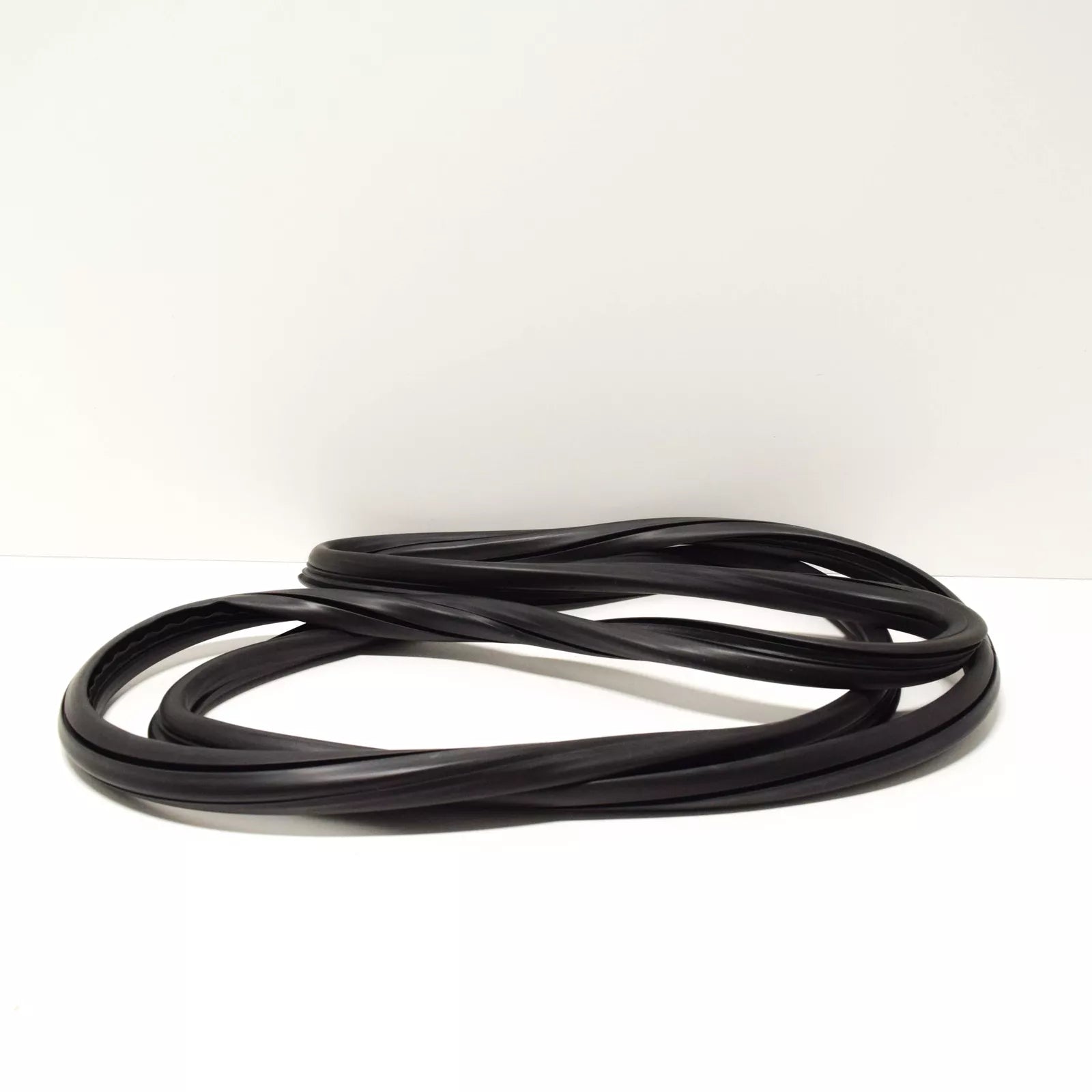 NEW BMW 1502 REAR WINDOW GLASS SEAL 51317440154 7440154 ORIGINAL