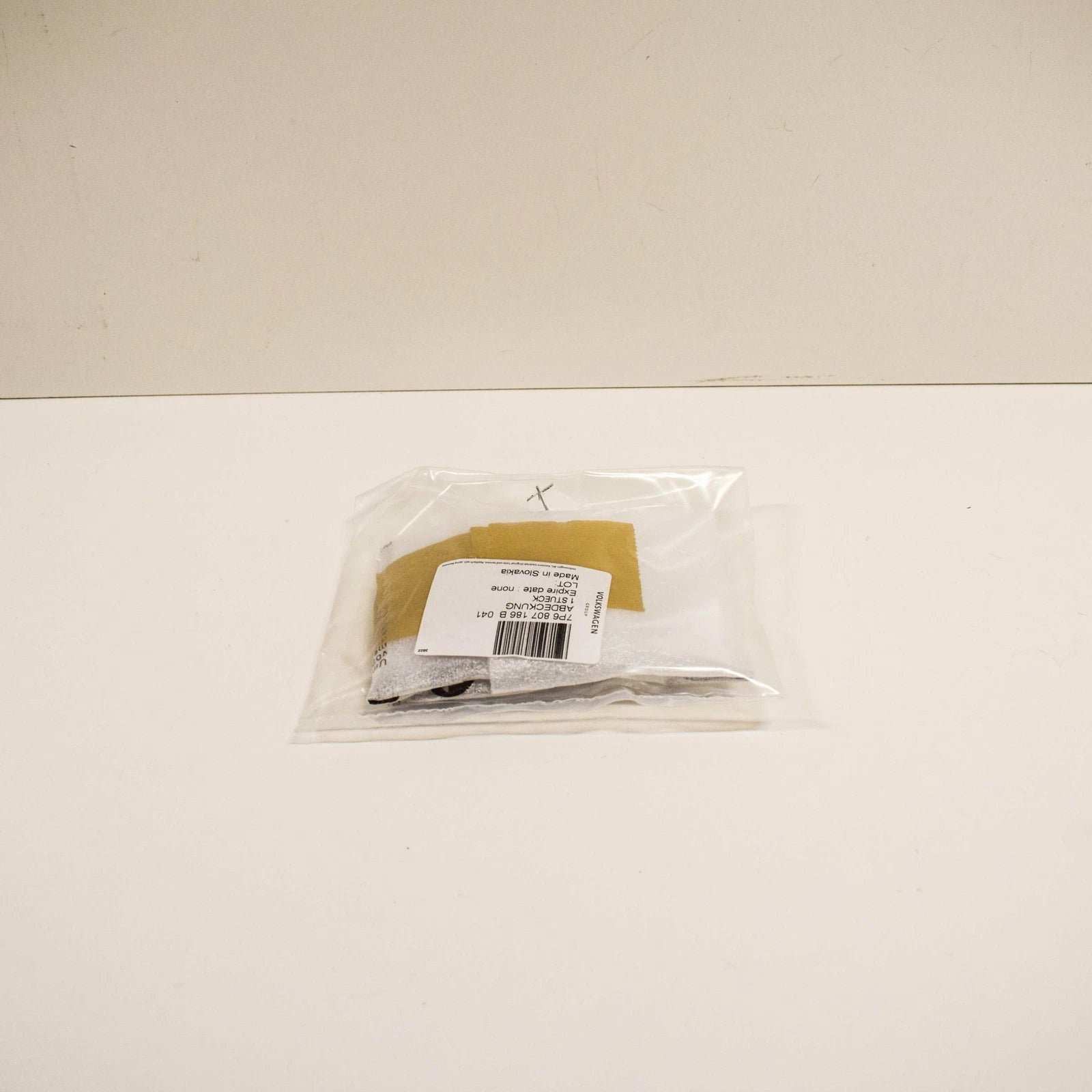 NEW VW TOUAREG 7P FRONT RIGHT TOW HOOK EYE CAP COVER 7P6807186B041 ORIGINAL