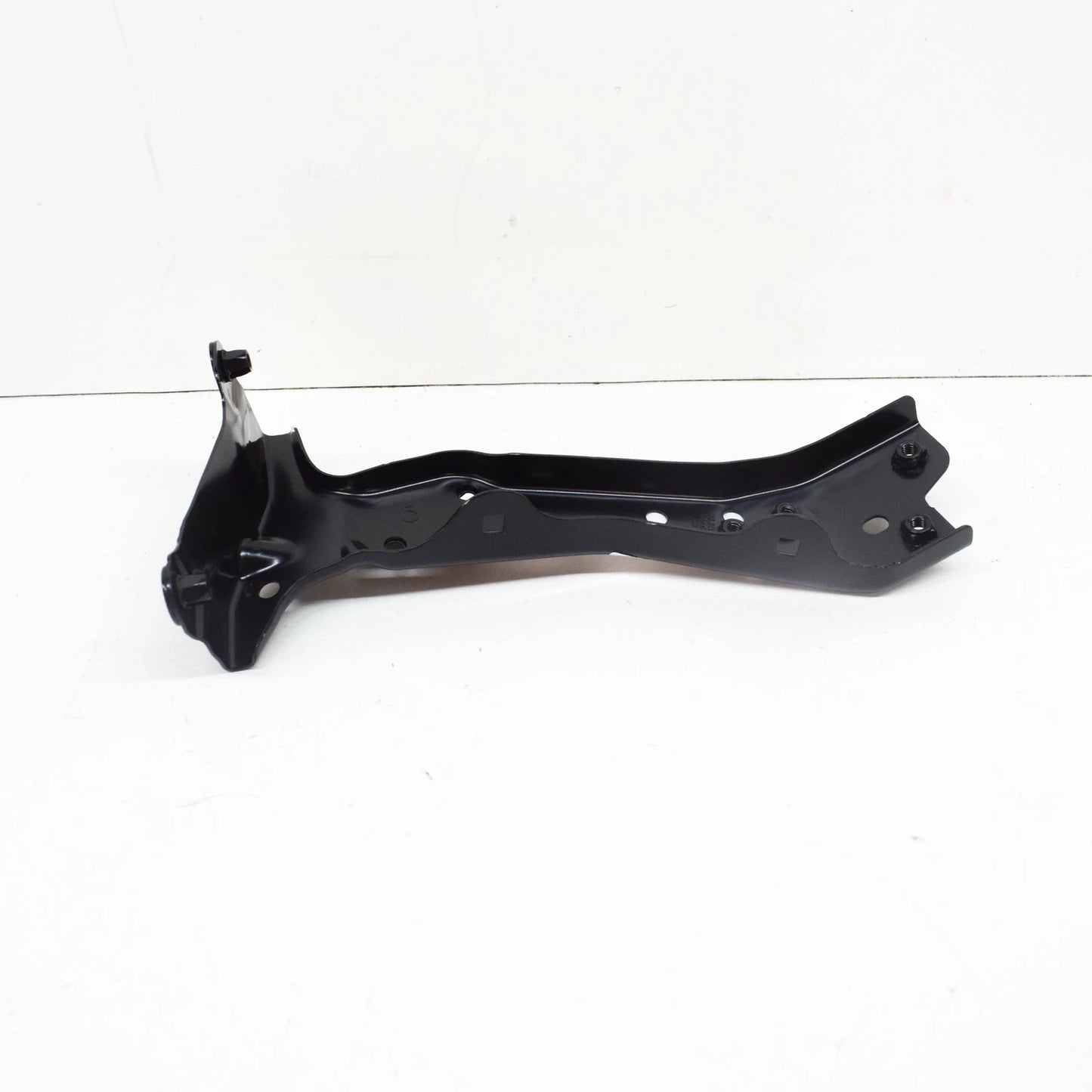 NEW AUDI A3 SPORTBACK 8V FRONT RIGHT FENDER BRACKET 8V0821136B