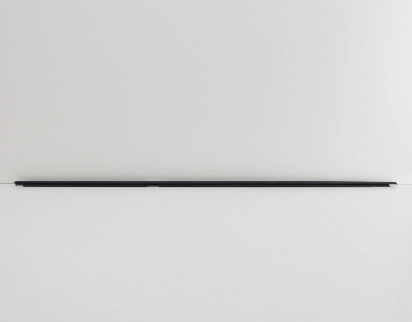 NEW BMW 5 E39 REAR RIGHT OUTER WINDOW SEAL 51228189276 8189276 ORIGINAL