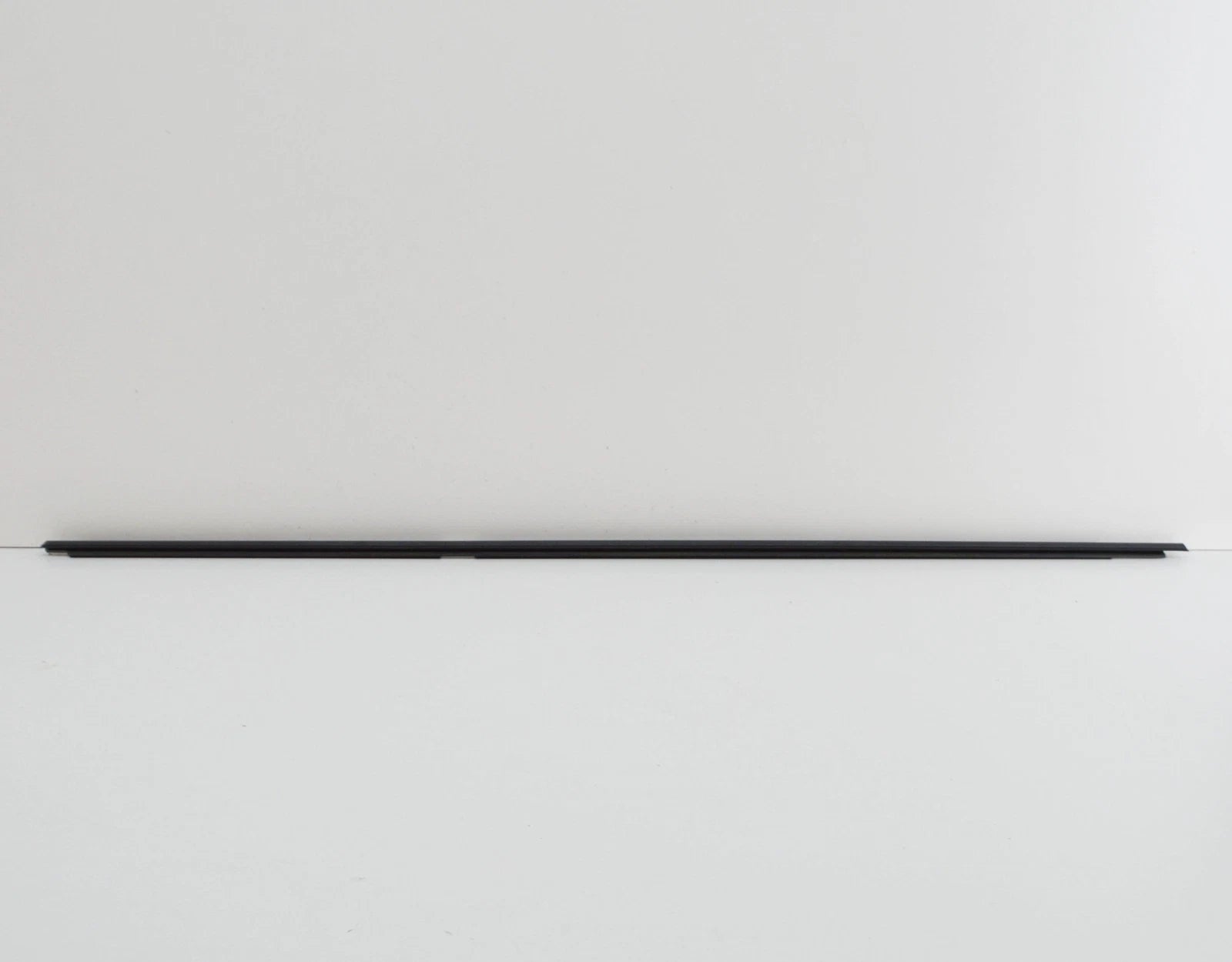 NEW BMW 5 E39 REAR RIGHT OUTER WINDOW SEAL 51228189276 8189276 ORIGINAL