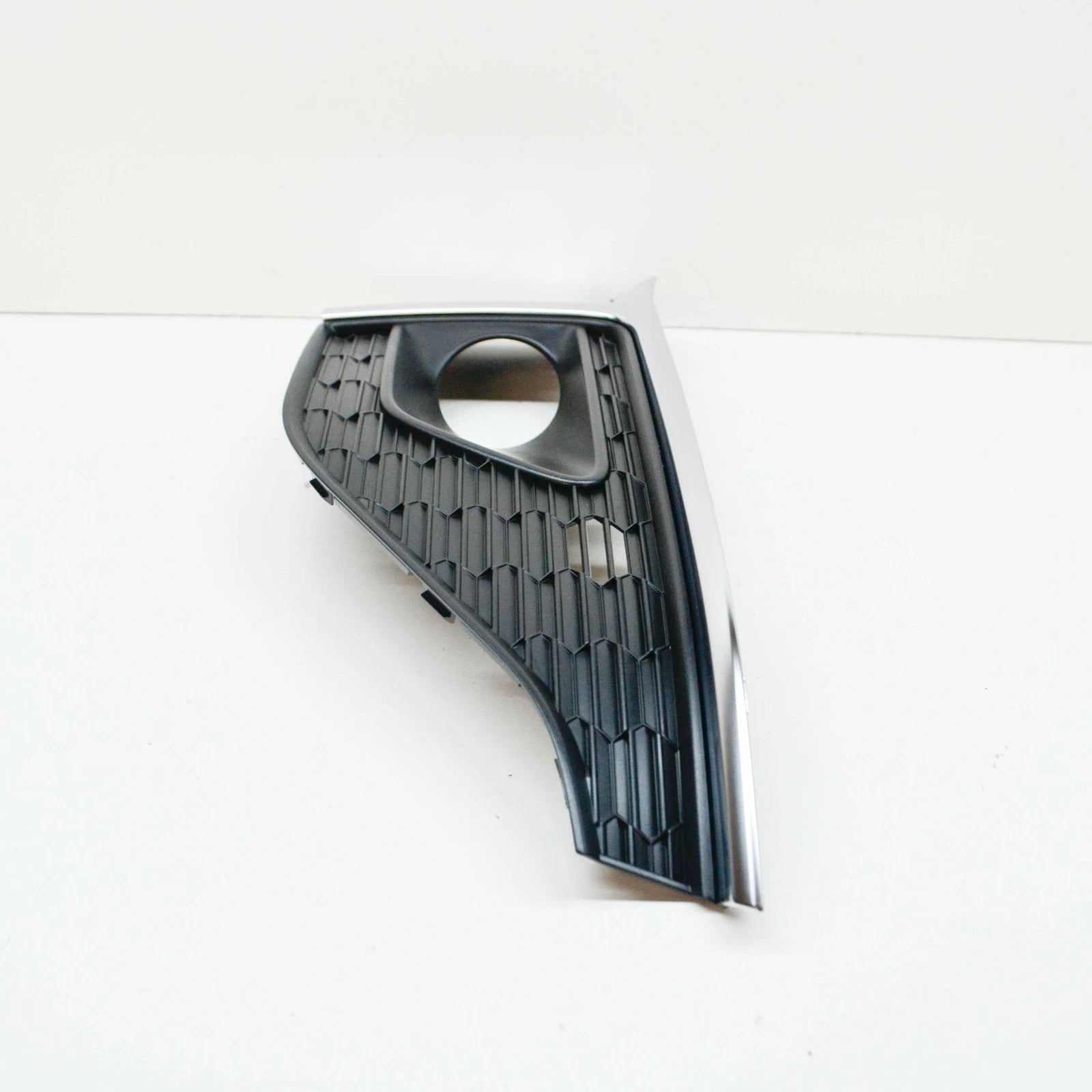 NEW AUDI A5 SPORTBACK 8W6 FRONT BUMPER LEFT OUTER GRILLE 8W6807681S3Q7 ORIGINAL