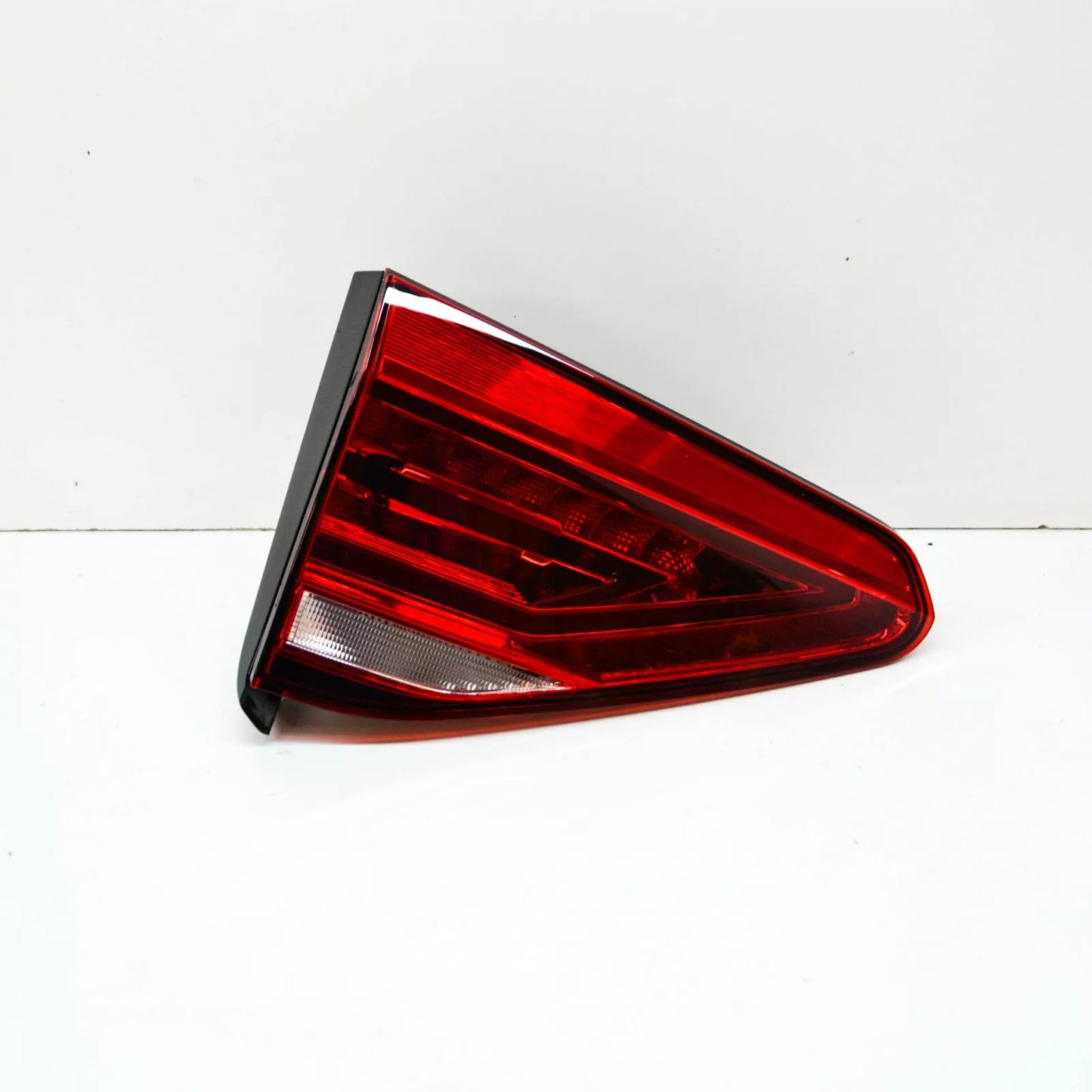 NEW VOLKSWAGEN TOURAN 5T REAR LEFT LED INNER TAILGATE LIGHT 5TA945307B ORIGINAL