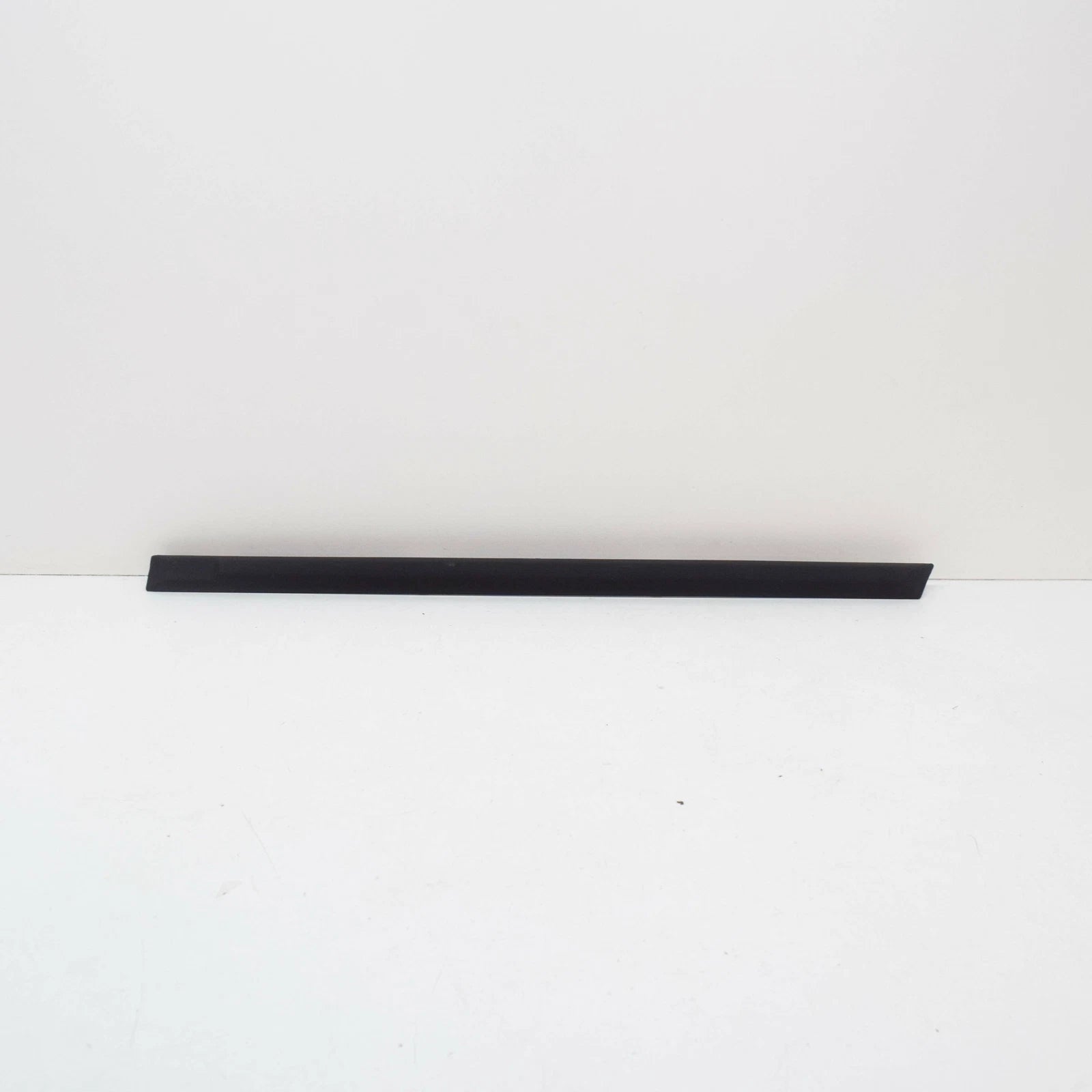 NEW BMW 3 E30 REAR LEFT DOOR MOLDING TRIM 51131960733 1960733 ORIGINAL