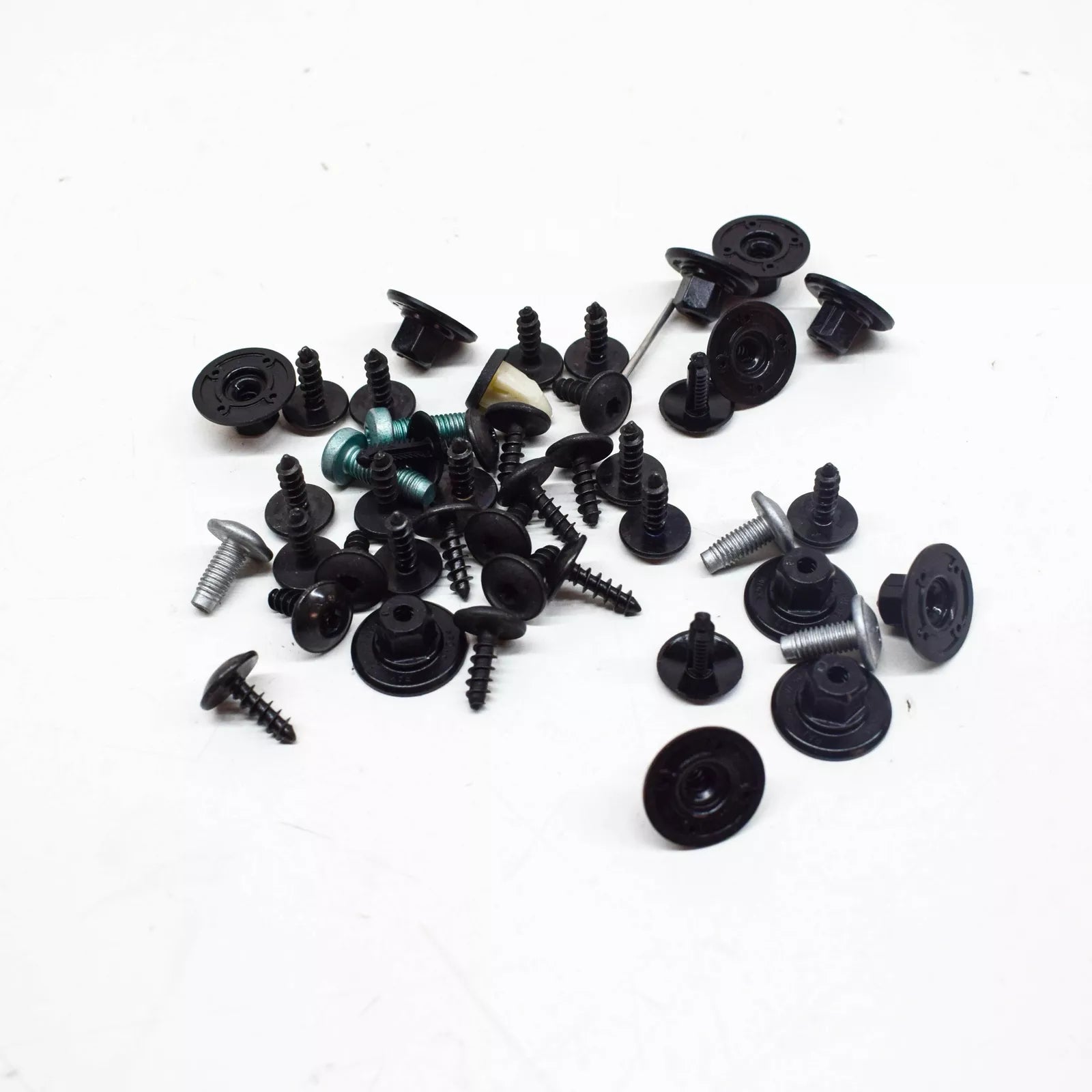 NEW AUDI A5 S5 8W6 FRONT REAR WHEEHOUSING LINER HARDWARE SET V04017001BE