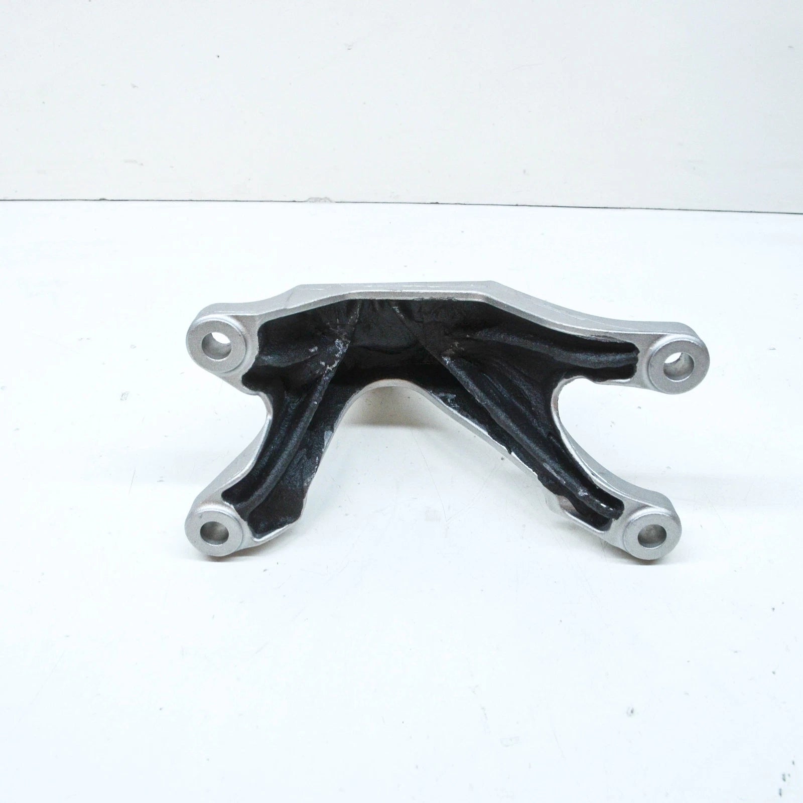 NEW BMW 5 G30 ENGINE RIGHT BRACKET 22116876222 ORIGINAL