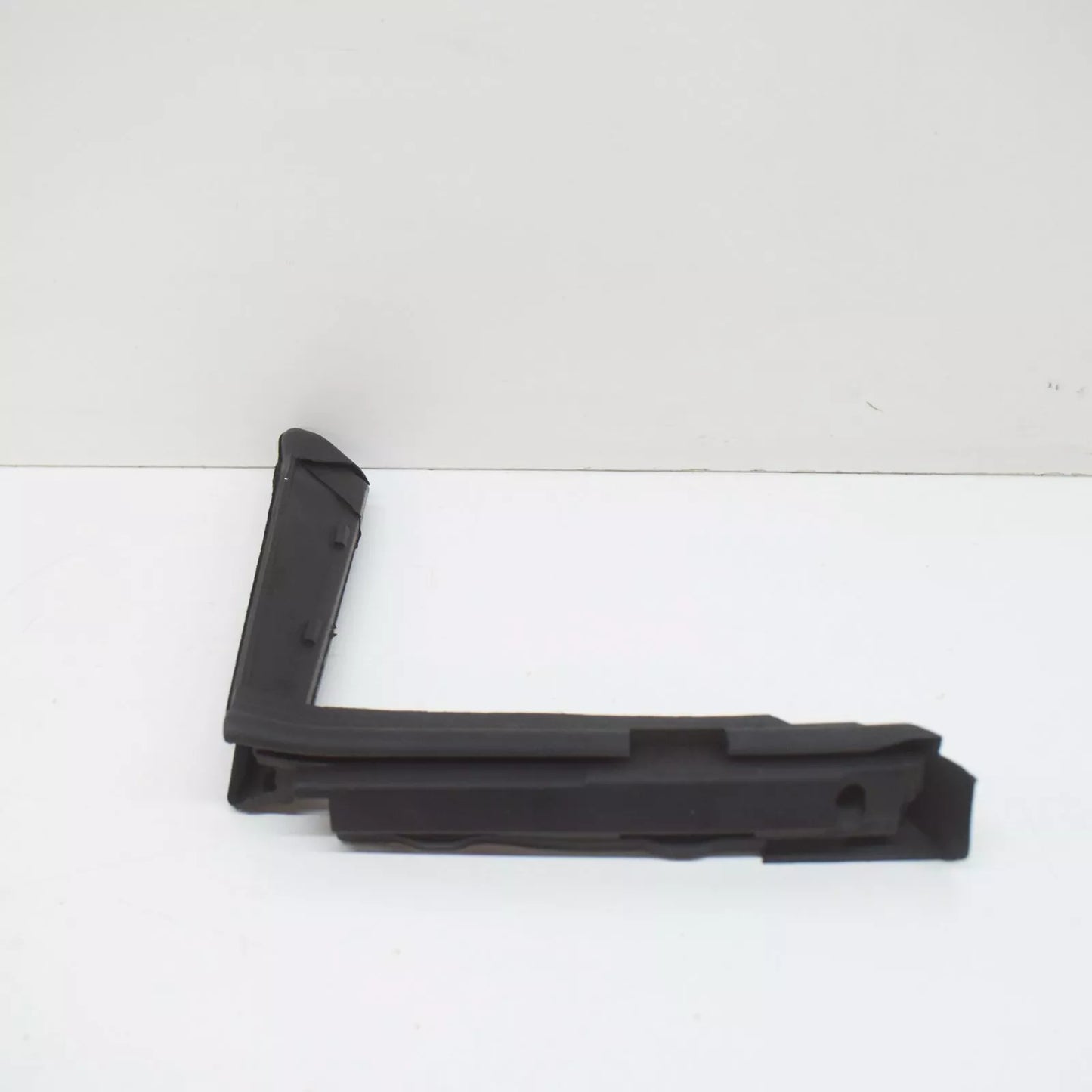 NEW MERCEDES-BENZ S W126 FRONT RIGHT WINDOW RUN SEAL A1267250866