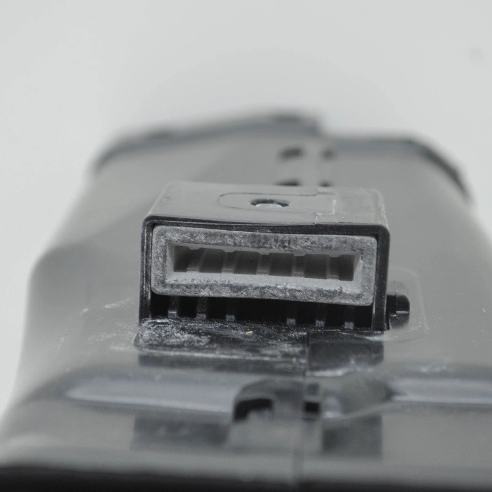 NEW BMW 5 G30 AIR INTAKE TUBE DUCT 13718577168 ORIGINAL