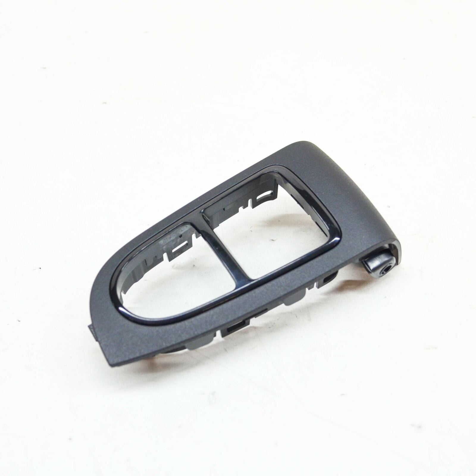 NEW MB C W205 FRONT LEFT DOOR WINDOW BEZEL LHD A20572041149051 ORIGINAL