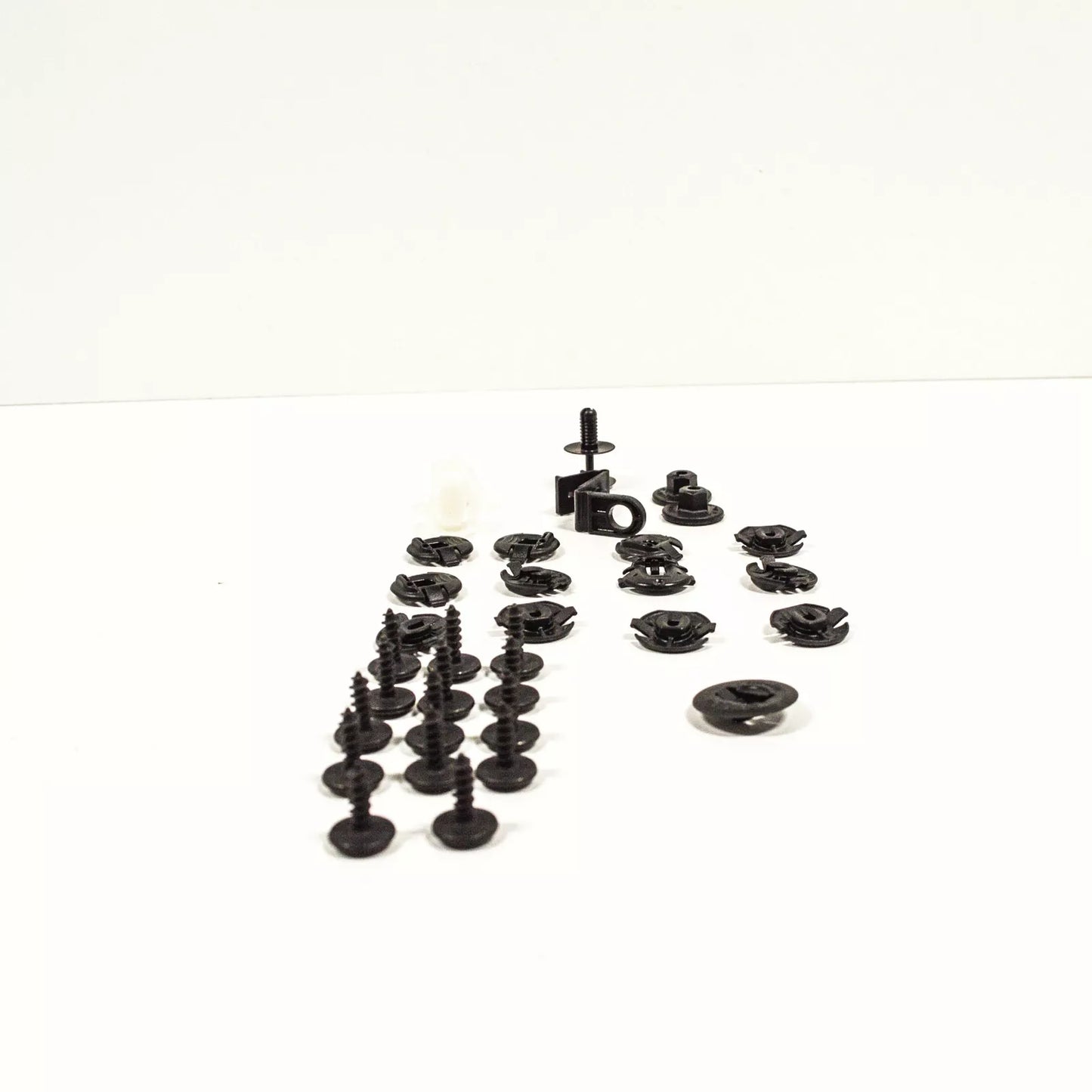 NEW AUDI Q5 8R WHEEL HOUSING LINER ATTACHMENT KIT 8R0098629